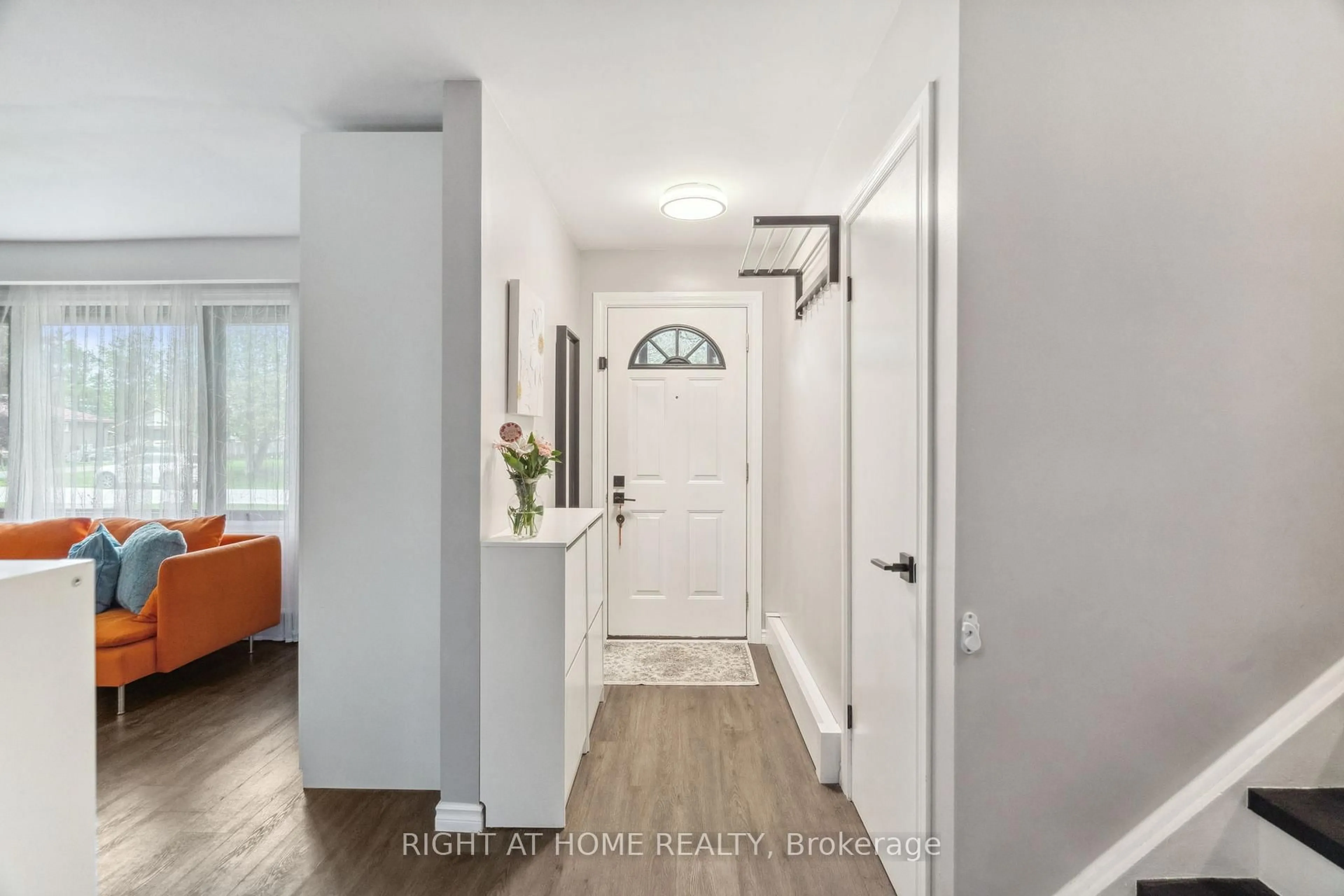 Indoor entryway for 239 Cindy Lane, Essa Ontario L0M 1B0