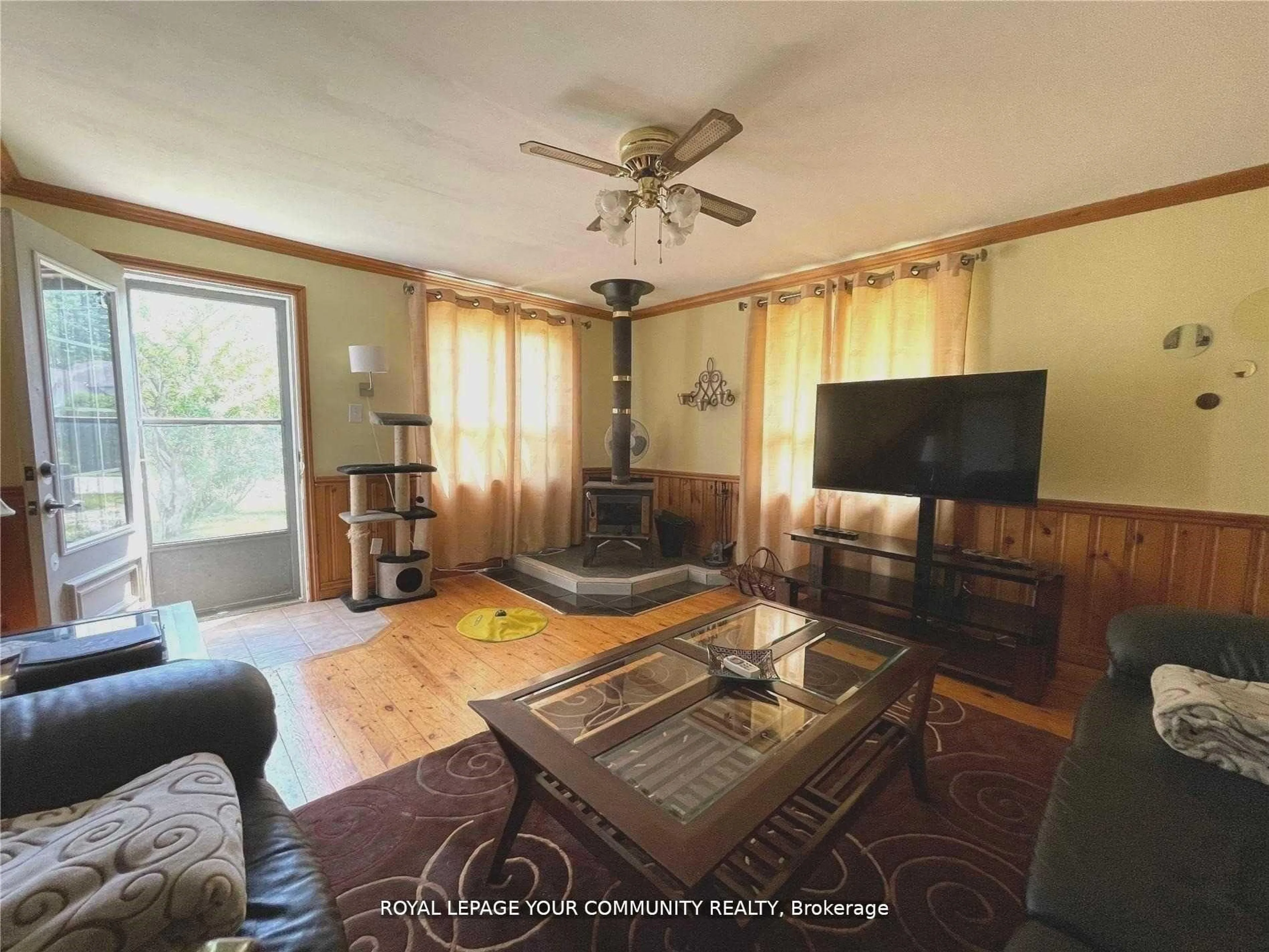 Living room with furniture, wood/laminate floor for 56 Sylvan Cres, Richmond Hill Ontario L4E 3A1