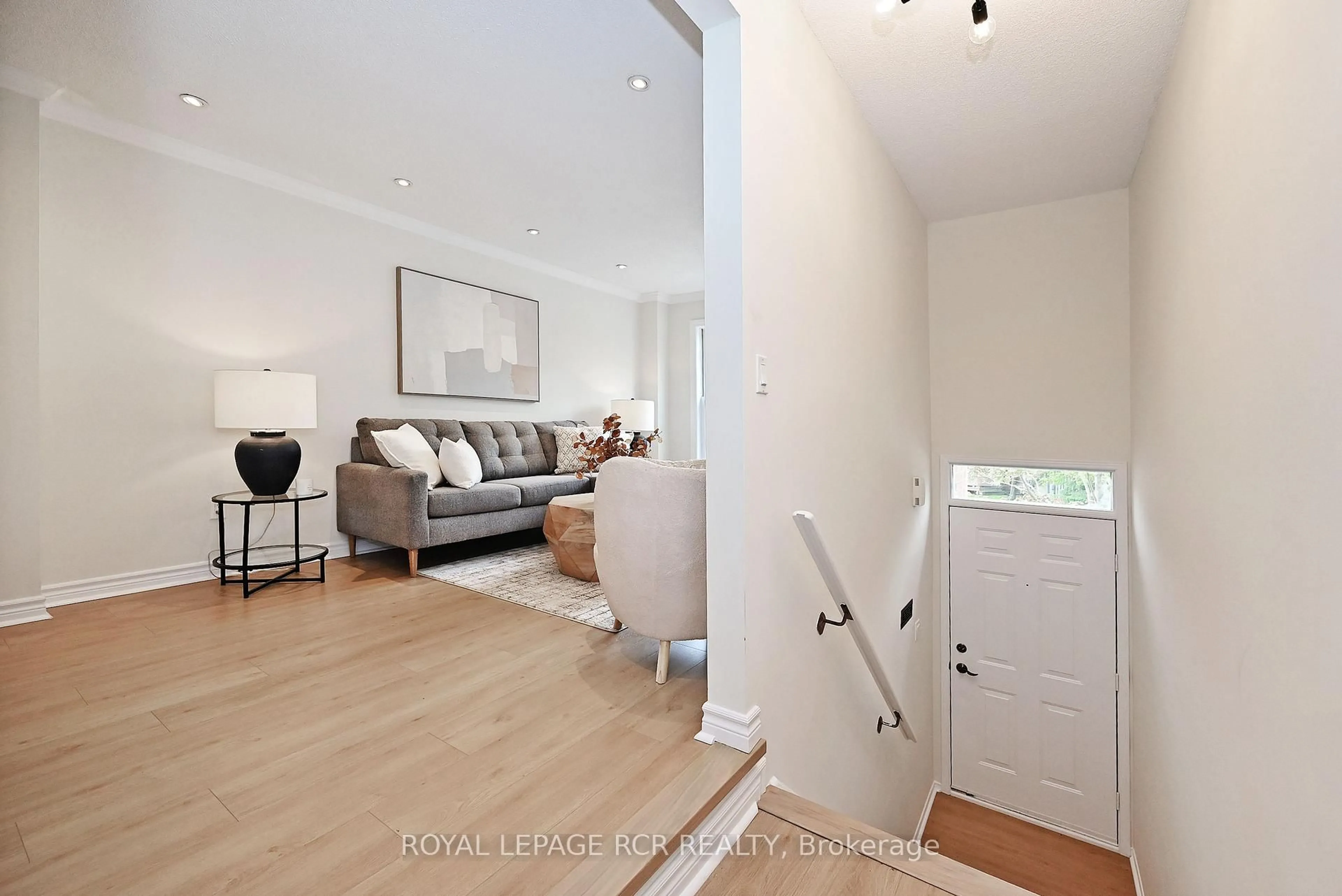 Indoor entryway for 28 Wyatt Lane, Aurora Ontario L4G 7E4