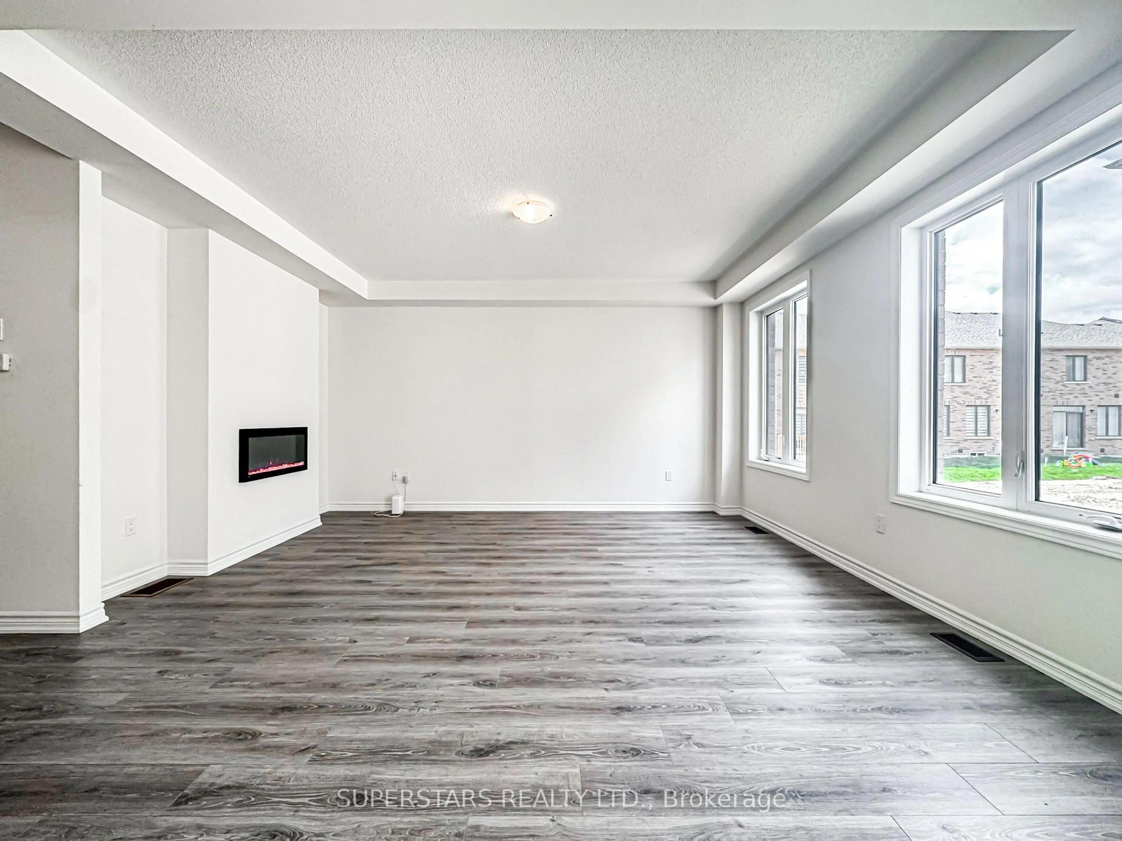 A pic of a room for 86 Kenneth Rogers Cres, East Gwillimbury Ontario L9N 1S5