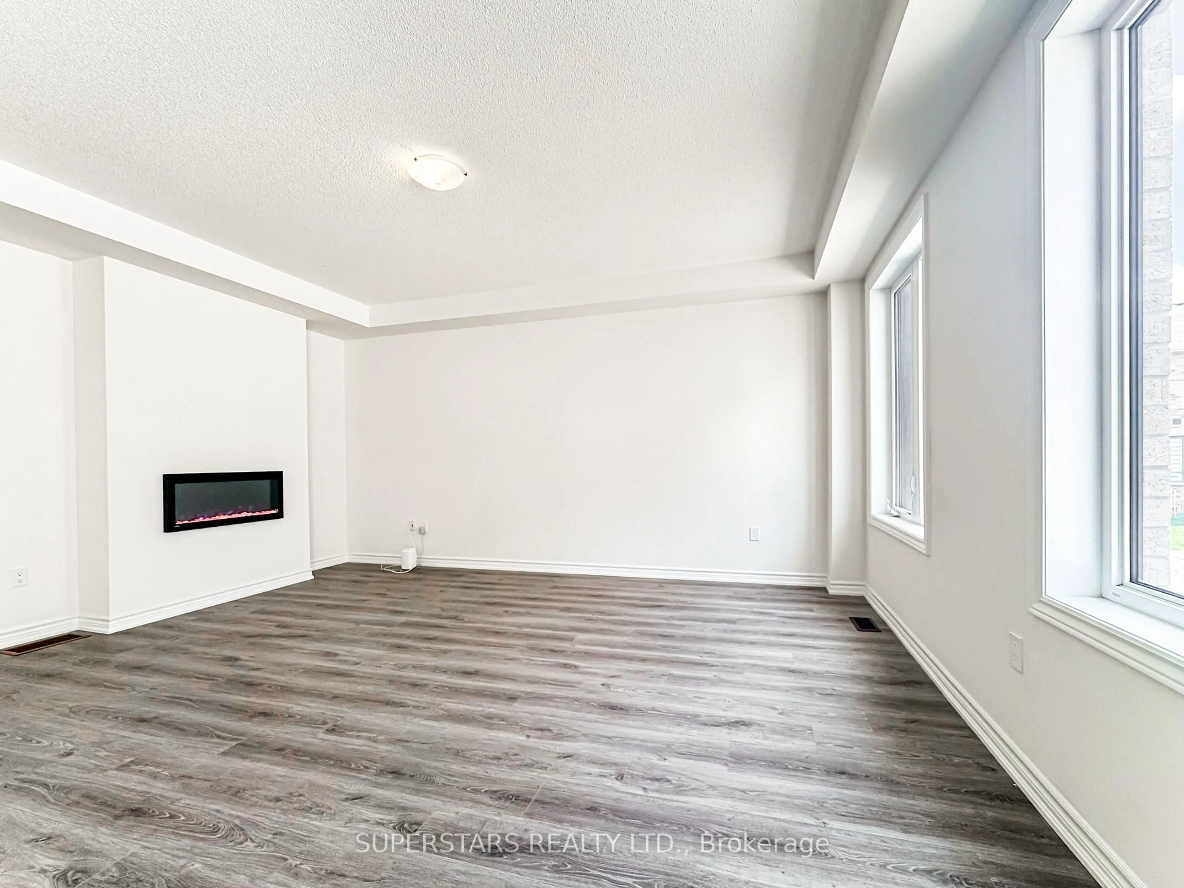 A pic of a room for 86 Kenneth Rogers Cres, East Gwillimbury Ontario L9N 1S5
