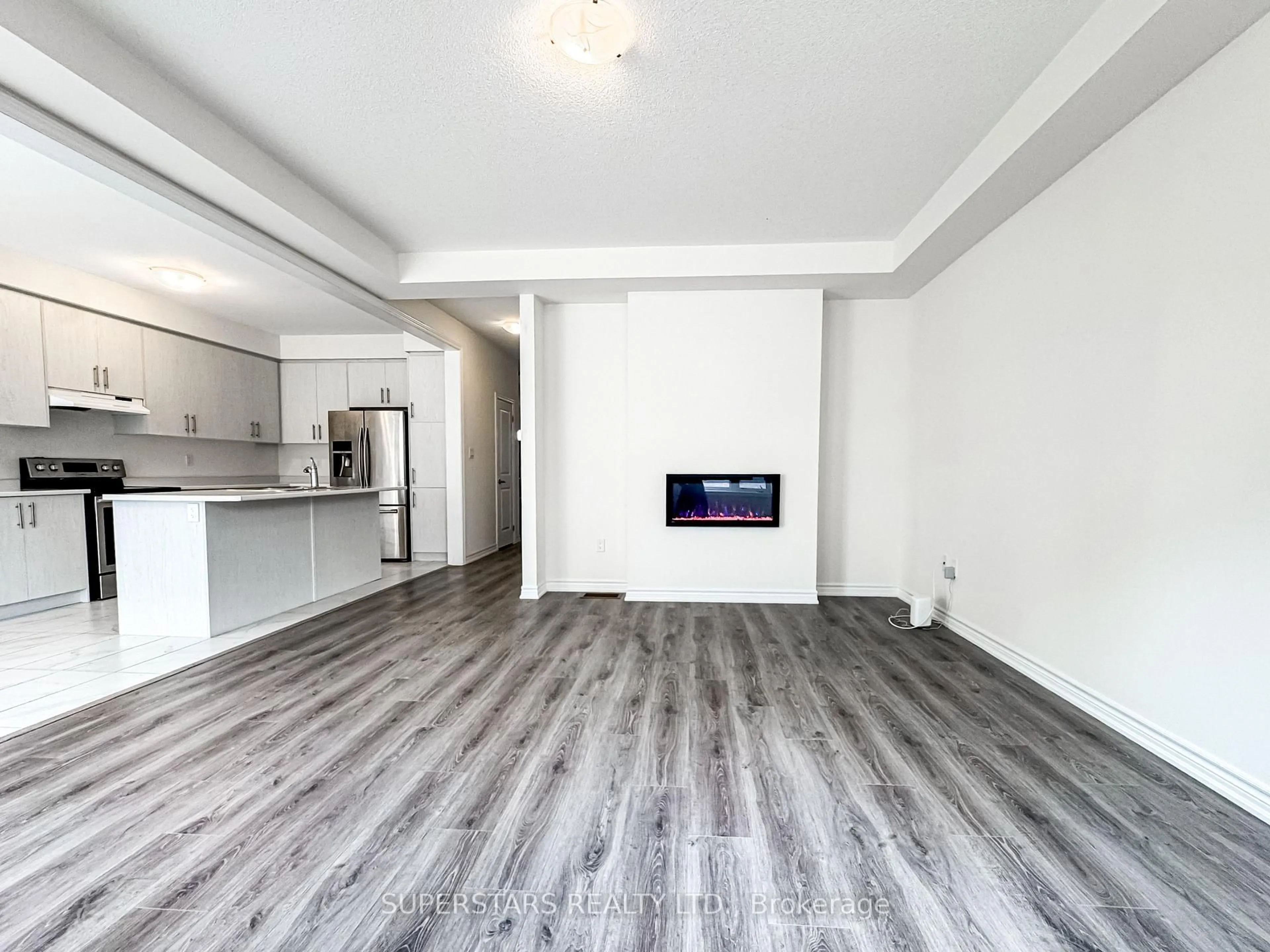 A pic of a room for 86 Kenneth Rogers Cres, East Gwillimbury Ontario L9N 1S5