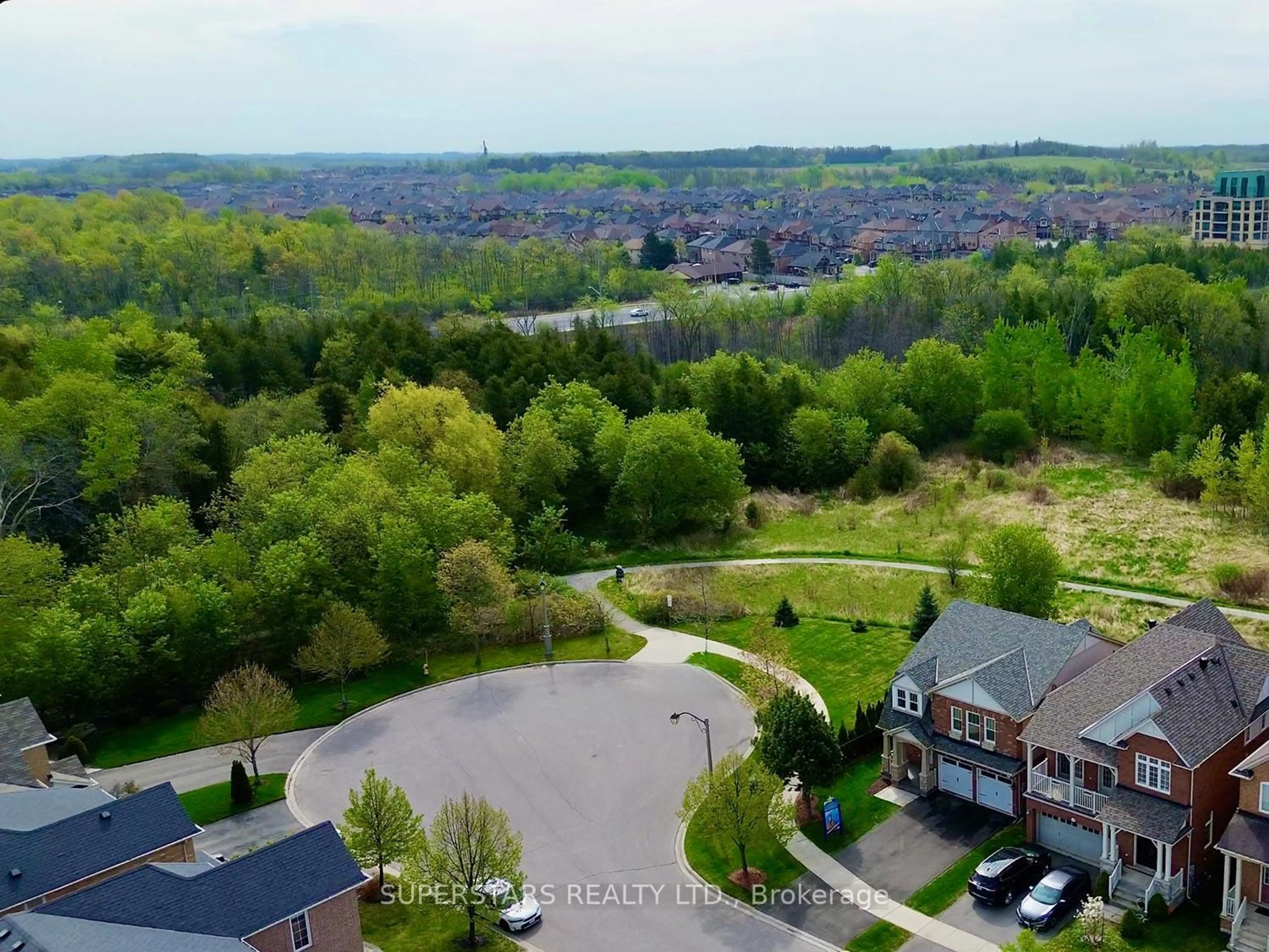 A pic from outside/outdoor area/front of a property/back of a property/a pic from drone, water/lake/river/ocean view for 14 Clausfarm Lane, Whitchurch-Stouffville Ontario L4A 0A8