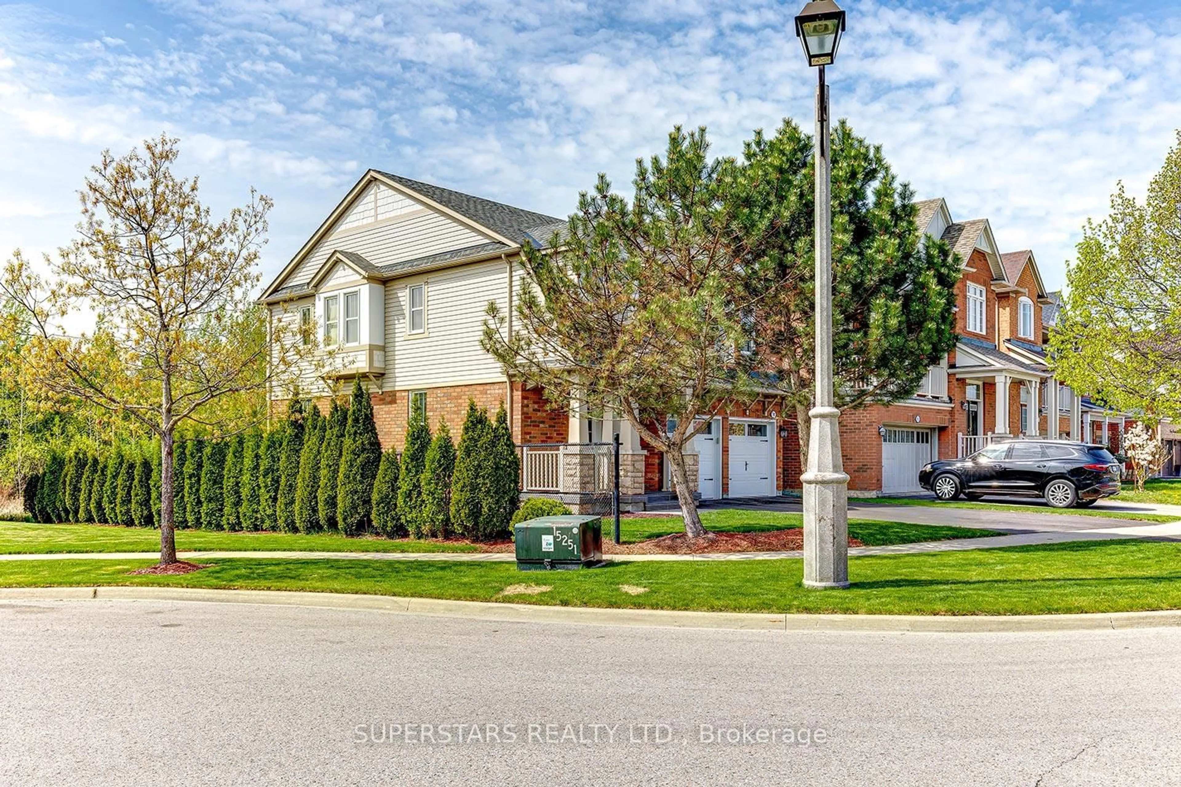 Home with brick exterior material, street for 14 Clausfarm Lane, Whitchurch-Stouffville Ontario L4A 0A8