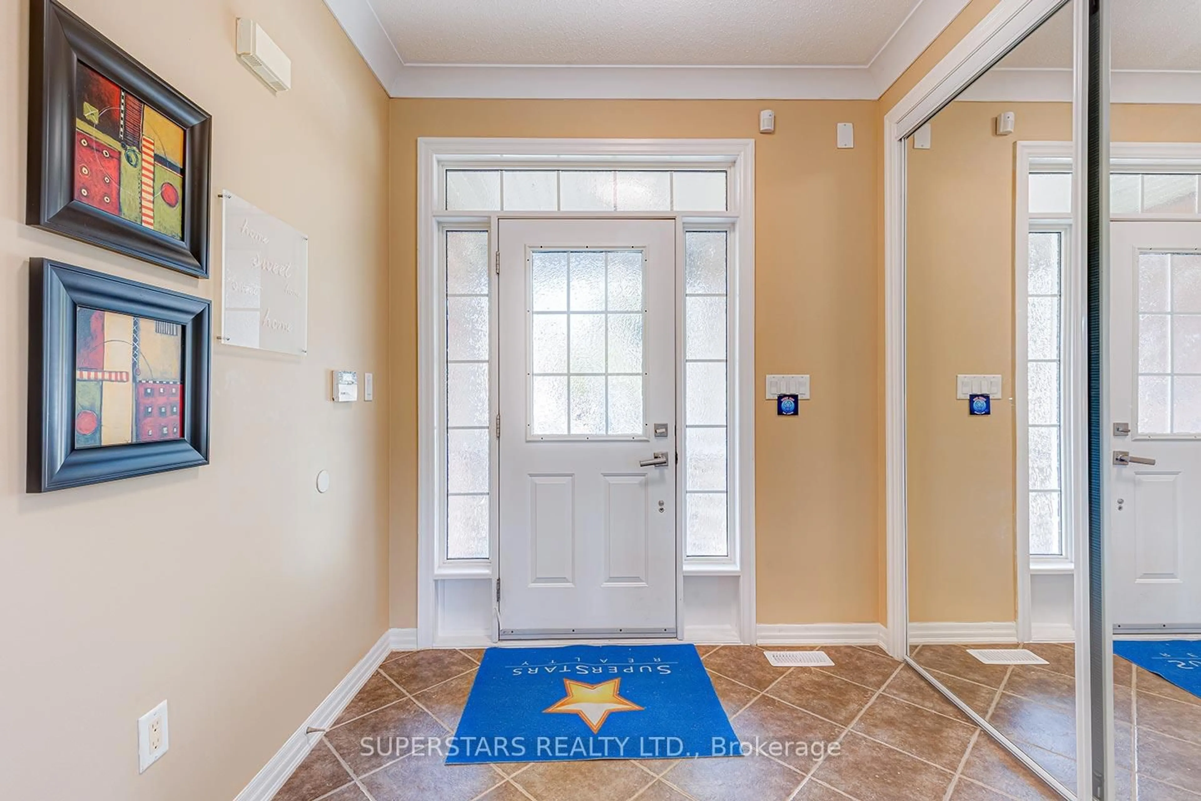 Indoor entryway for 14 Clausfarm Lane, Whitchurch-Stouffville Ontario L4A 0A8