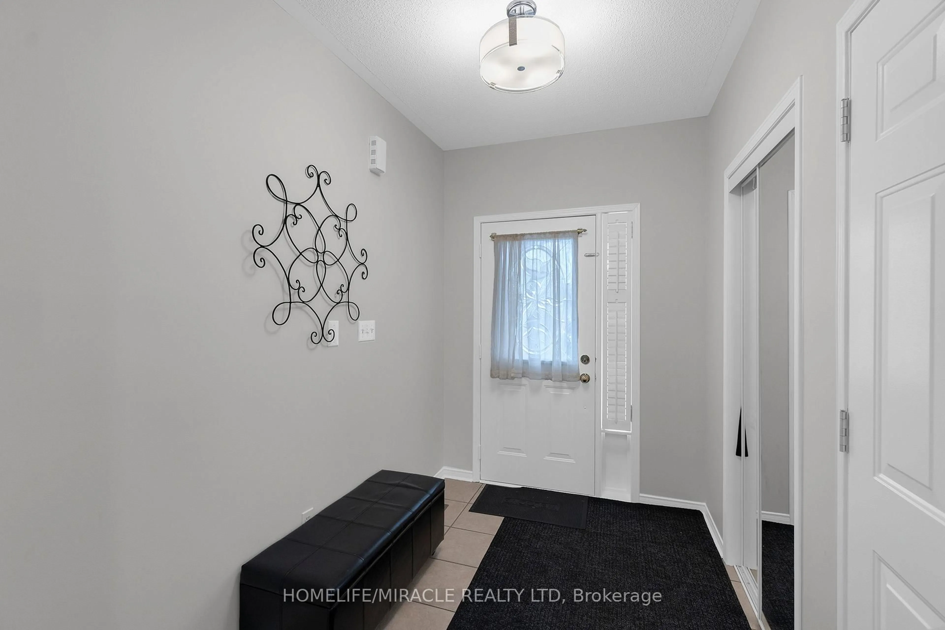 Indoor entryway for 61 Deepsprings Cres, Vaughan Ontario L6A 3L7