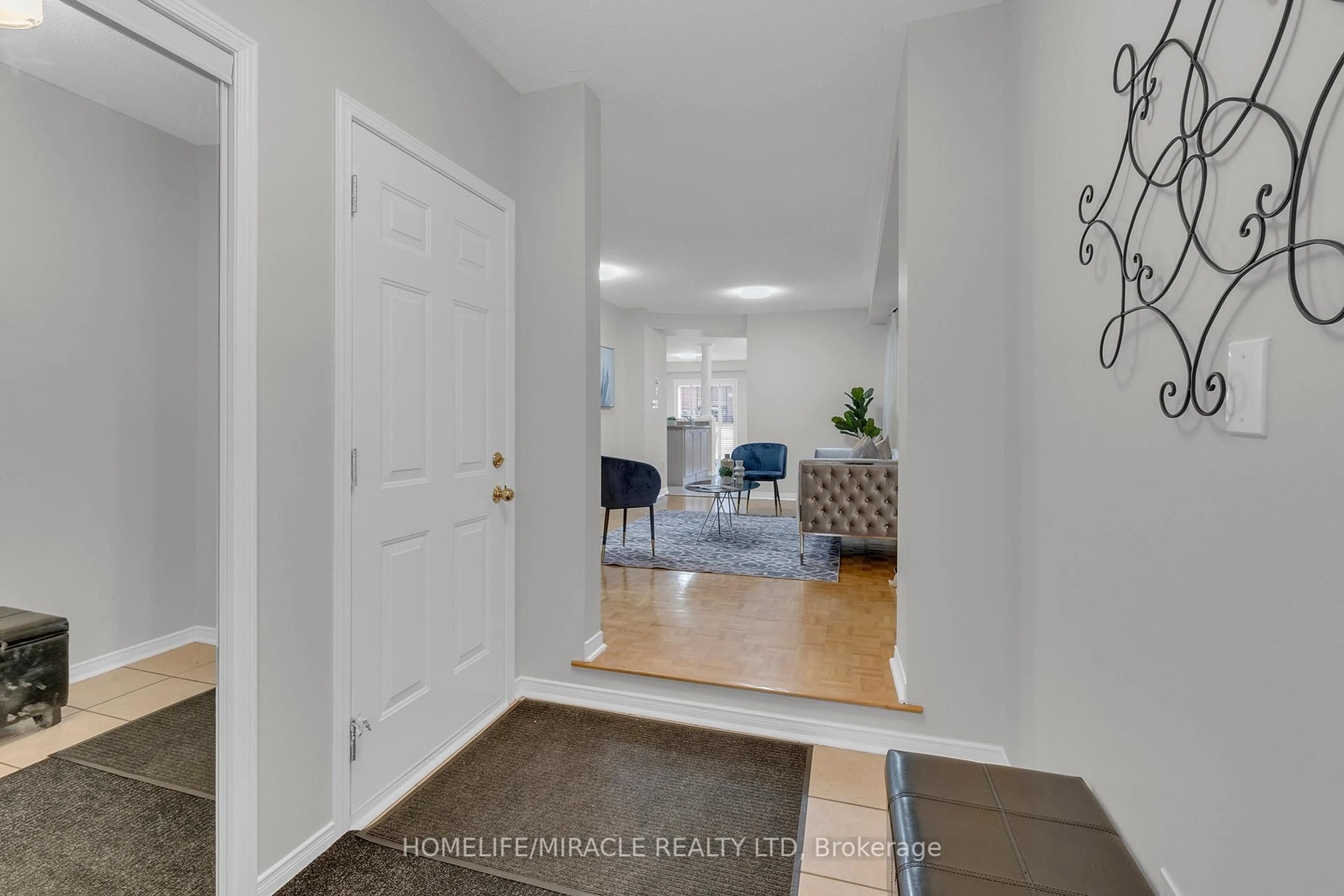Indoor entryway for 61 Deepsprings Cres, Vaughan Ontario L6A 3L7