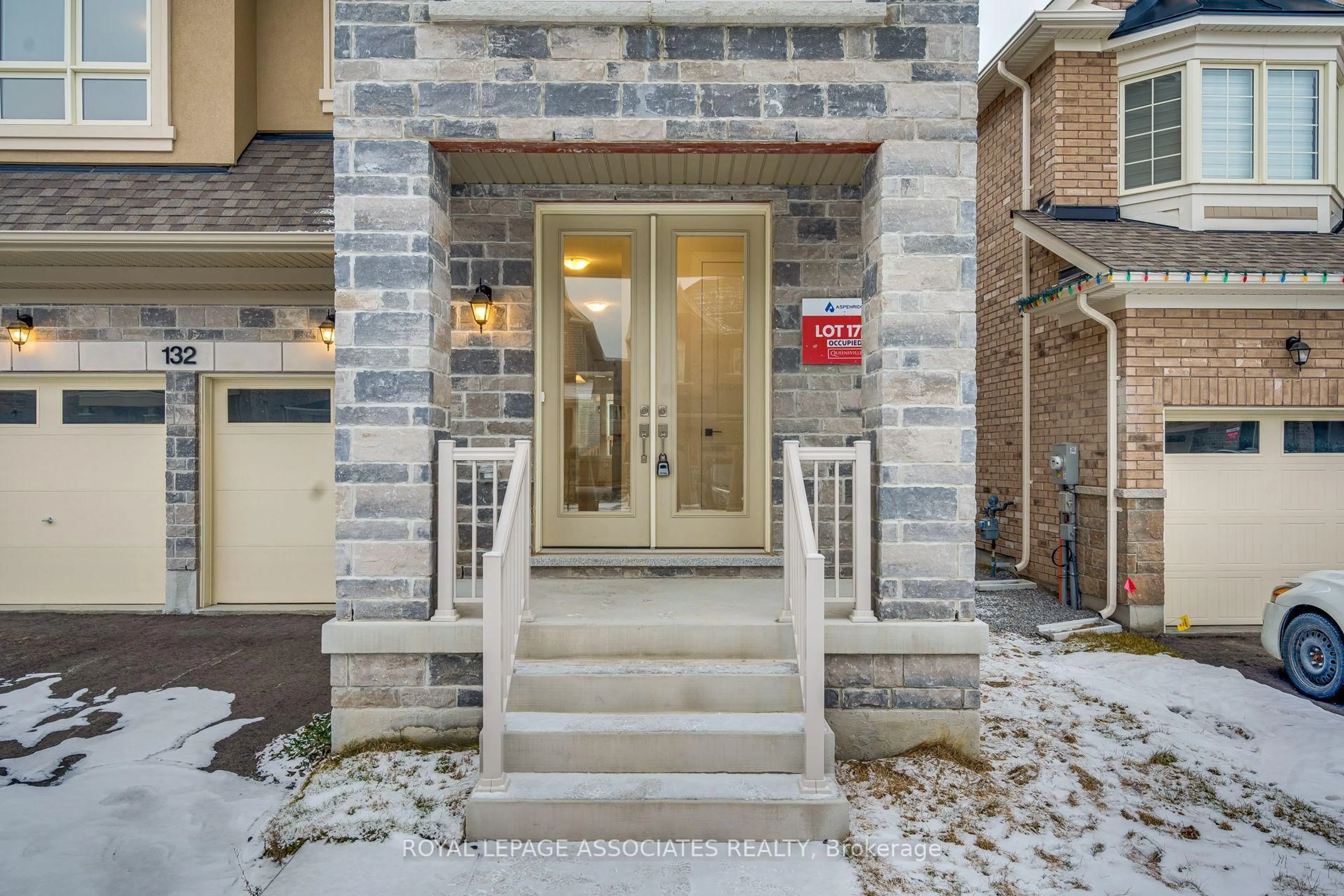 Indoor entryway for 132 Frederick Pearson St, East Gwillimbury Ontario L9N 0R8
