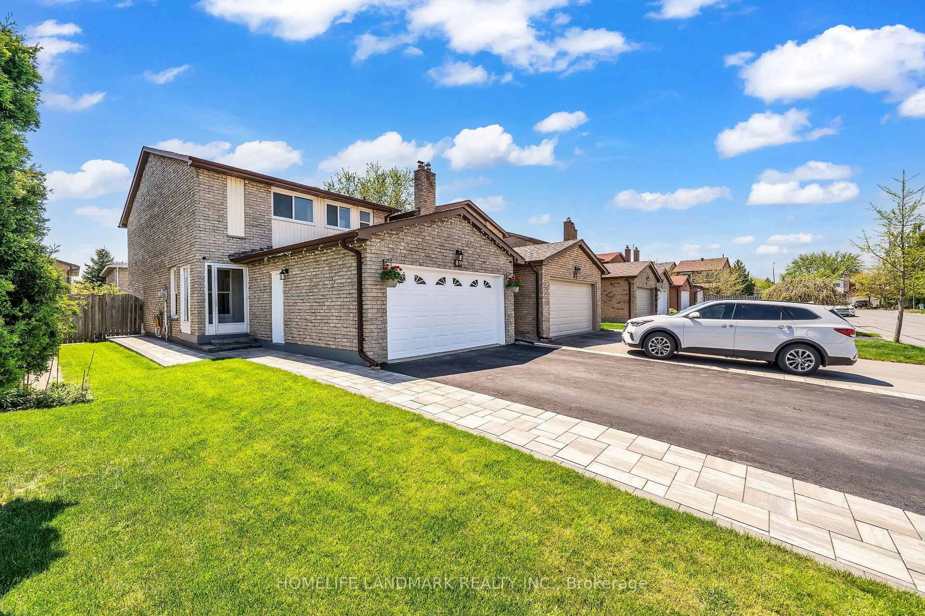 A pic from outside/outdoor area/front of a property/back of a property/a pic from drone, street for 89 Upton Cres, Markham Ontario L3R 3T3
