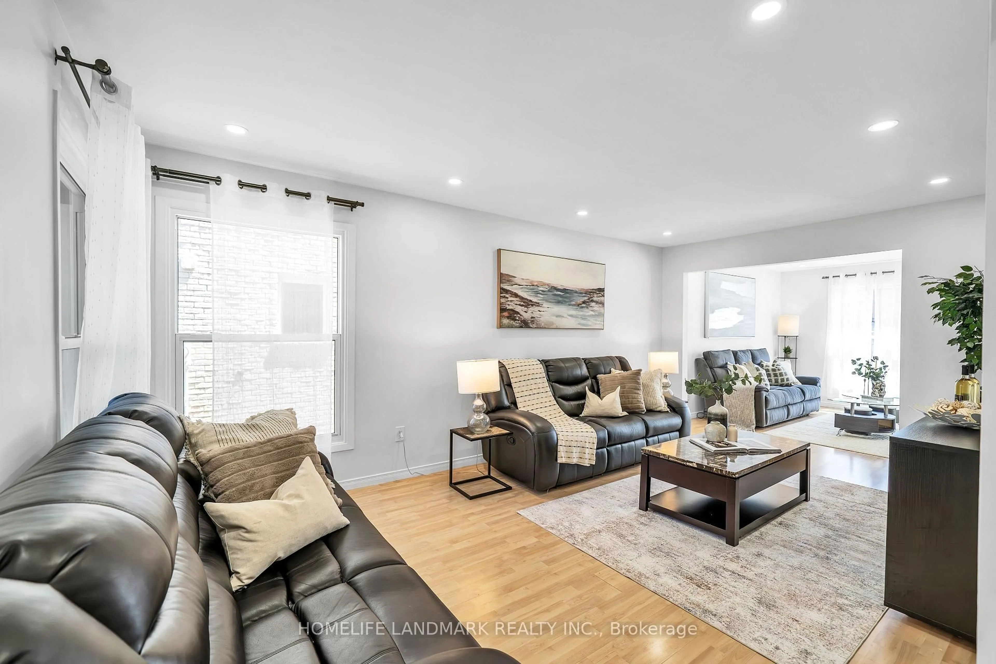 Living room with furniture, unknown for 89 Upton Cres, Markham Ontario L3R 3T3