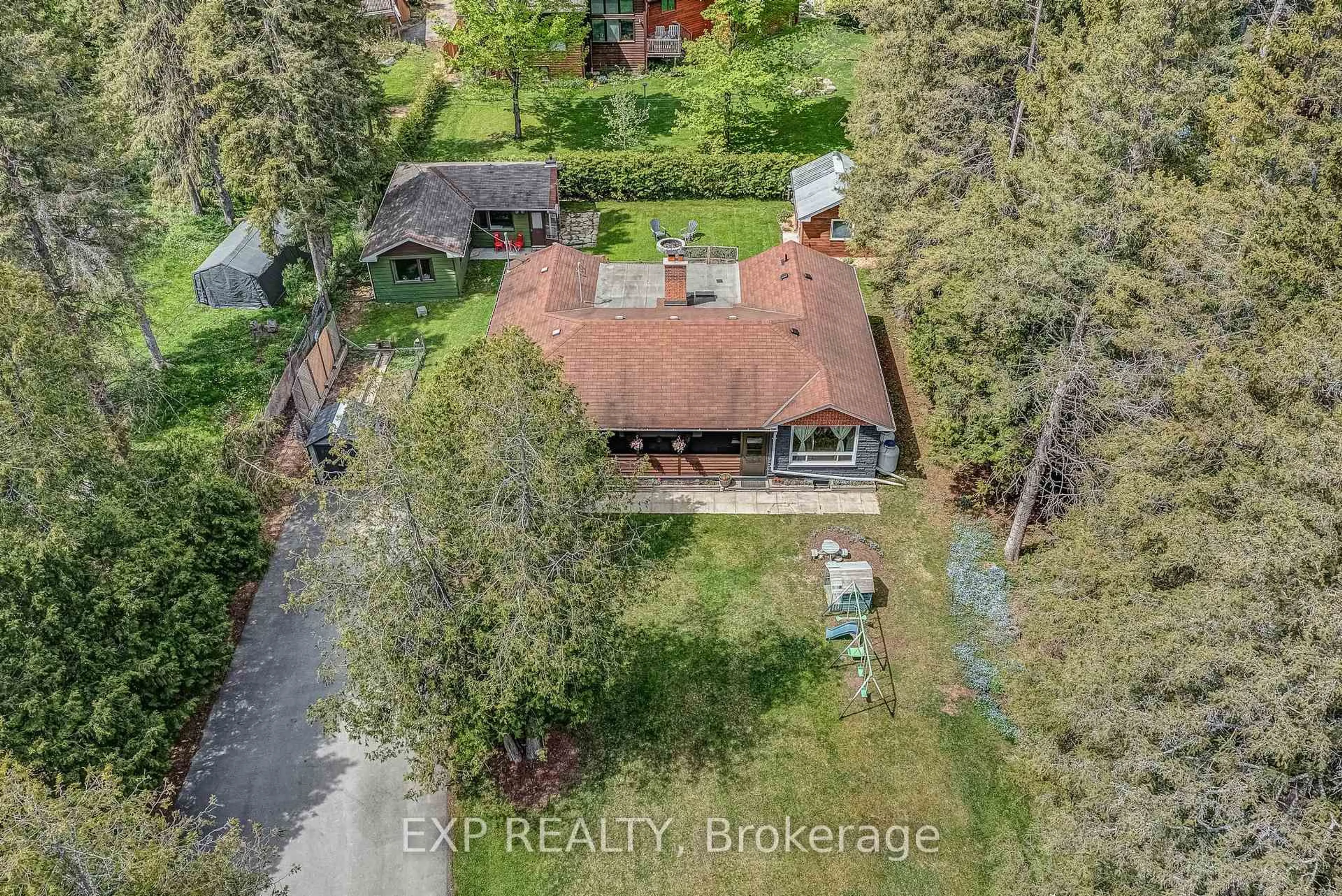 A pic from outside/outdoor area/front of a property/back of a property/a pic from drone, unknown for 10 Sulevi Ave, Georgina Ontario L0C 1L0