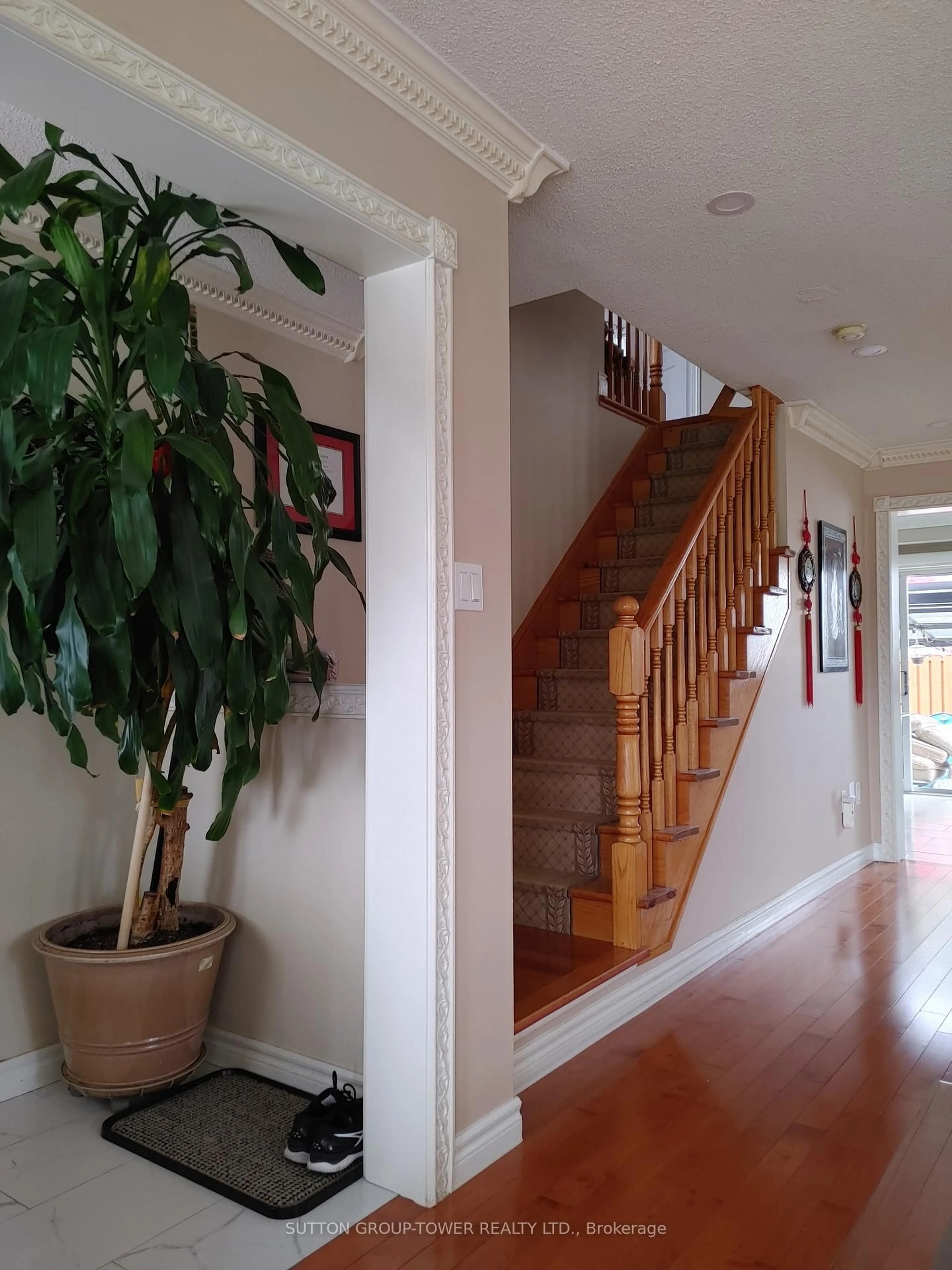 Indoor foyer for 450 John Deisman Blvd, Vaughan Ontario L6A 3G2