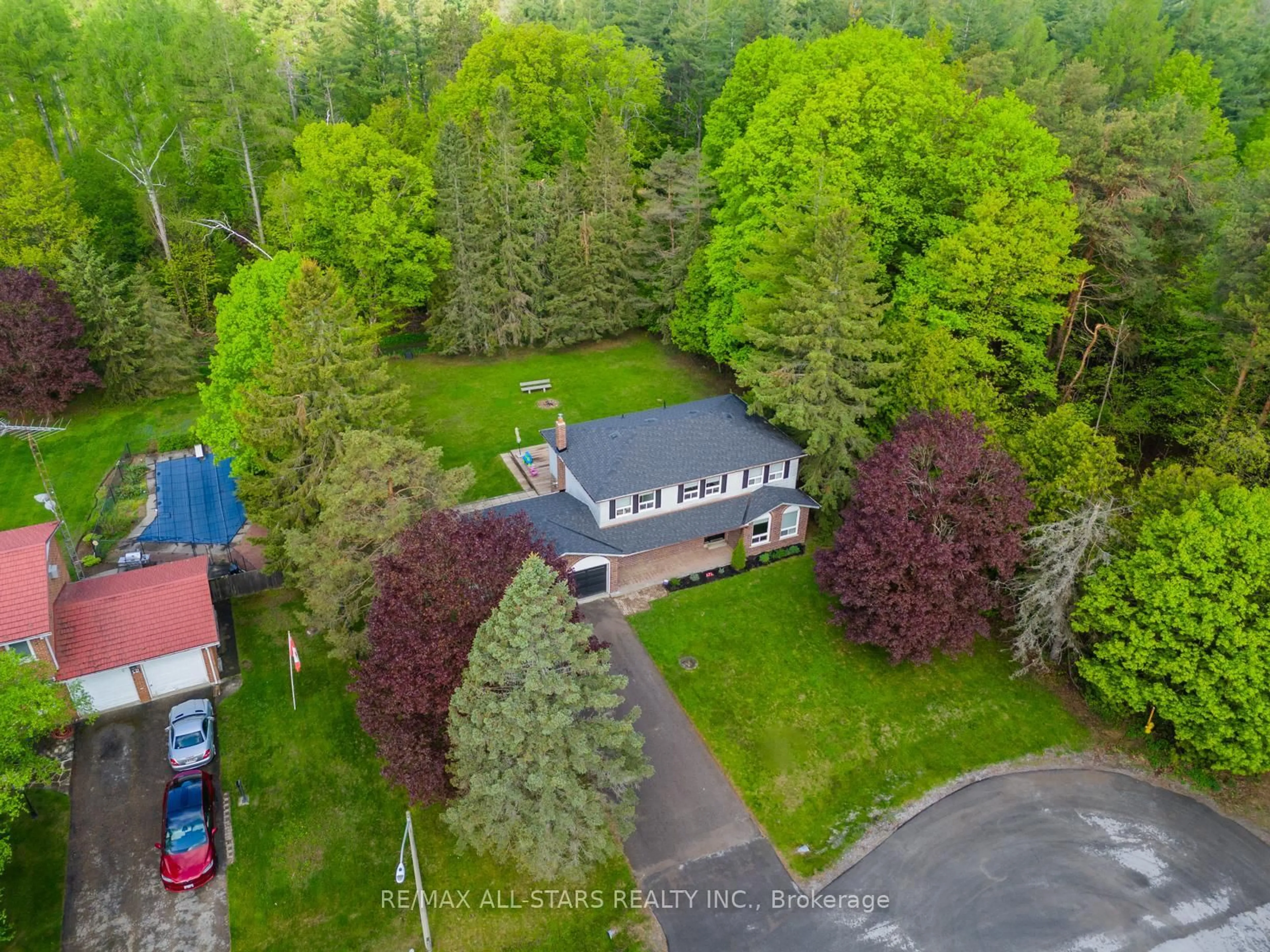 A pic from outside/outdoor area/front of a property/back of a property/a pic from drone, unknown for 46 Iroquois Dr, Whitchurch-Stouffville Ontario L4A 7X4