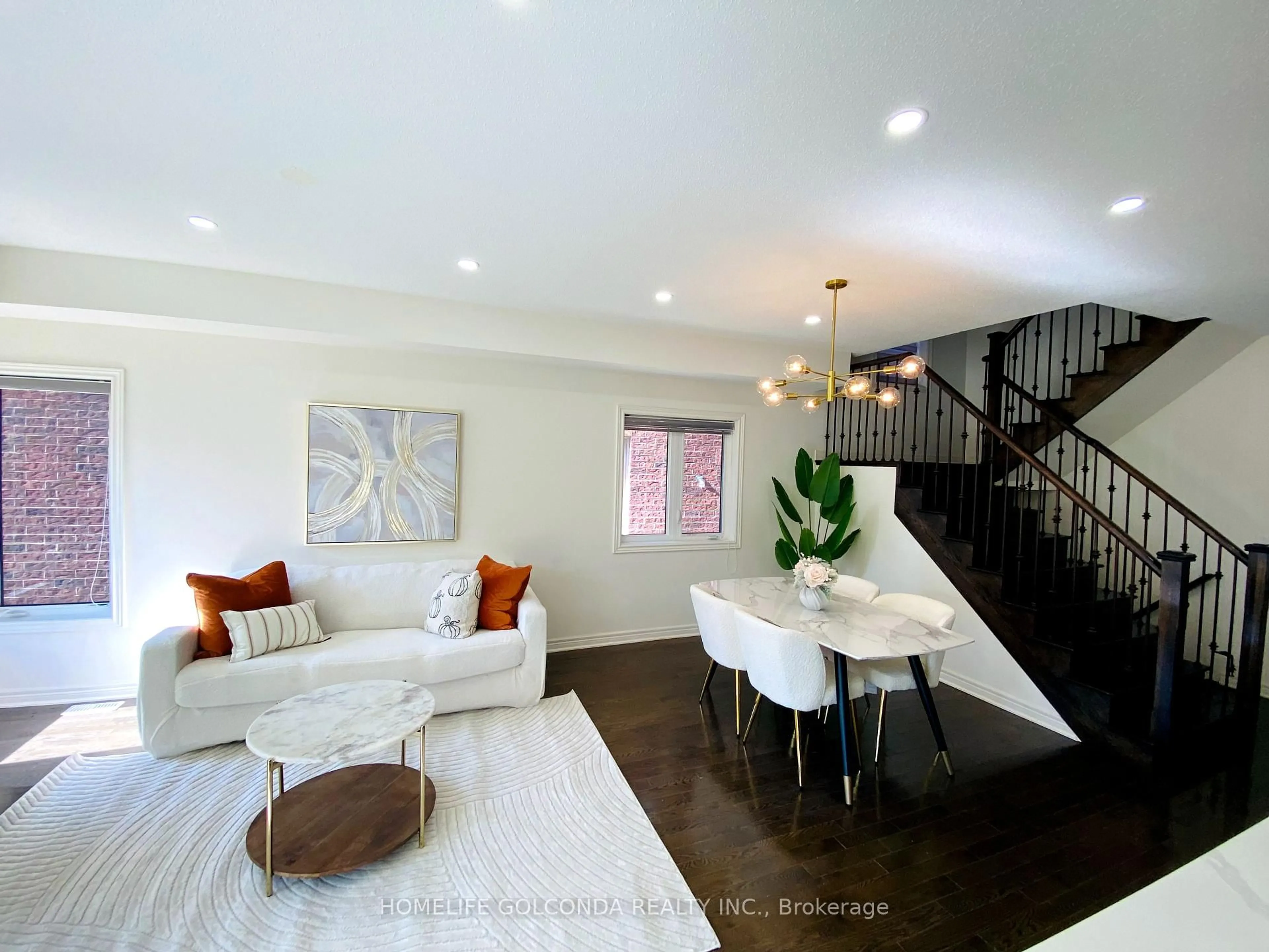 Living room with furniture, unknown for 23 Foxberry Rd, East Gwillimbury Ontario L9N 0P6