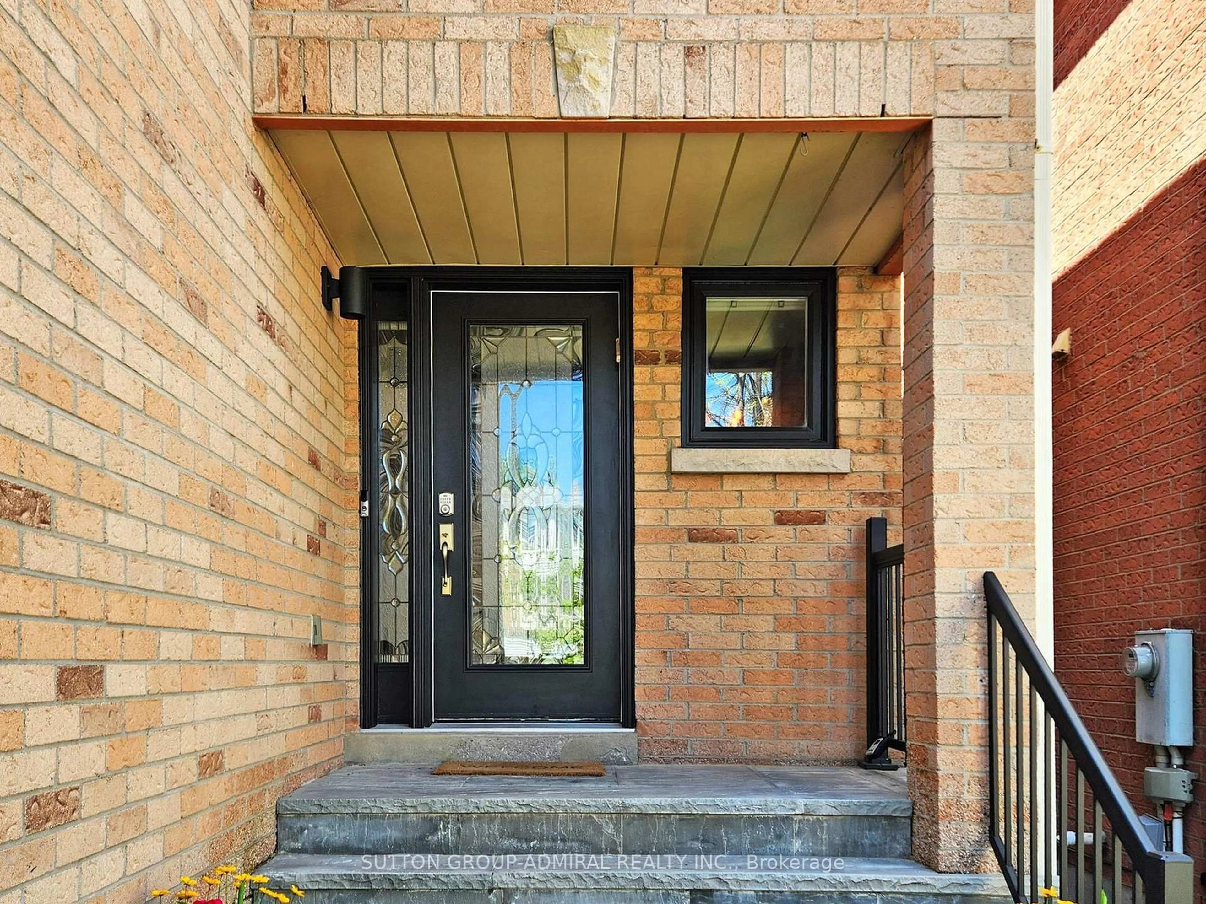 Indoor entryway for 101 Glen Cres, Vaughan Ontario L4J 4W3