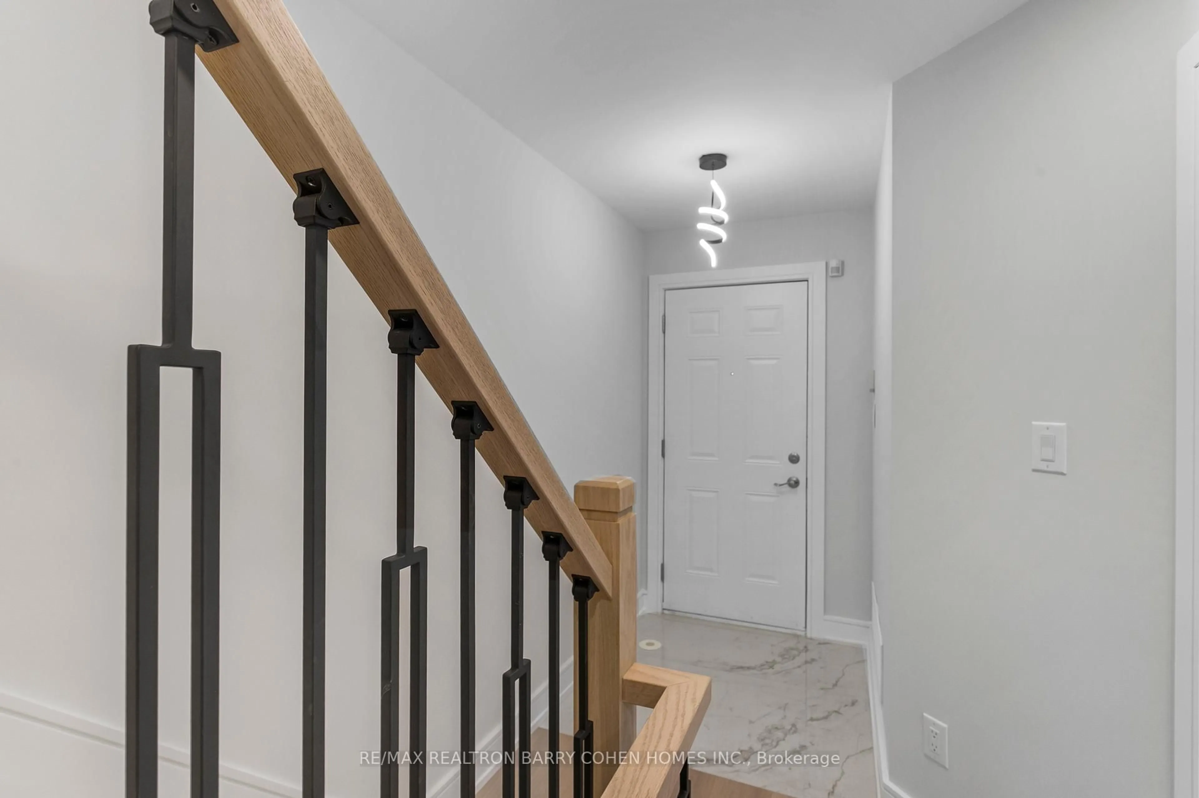 Stairs for 21 Galleria Pkwy #21, Markham Ontario L3T 0A4