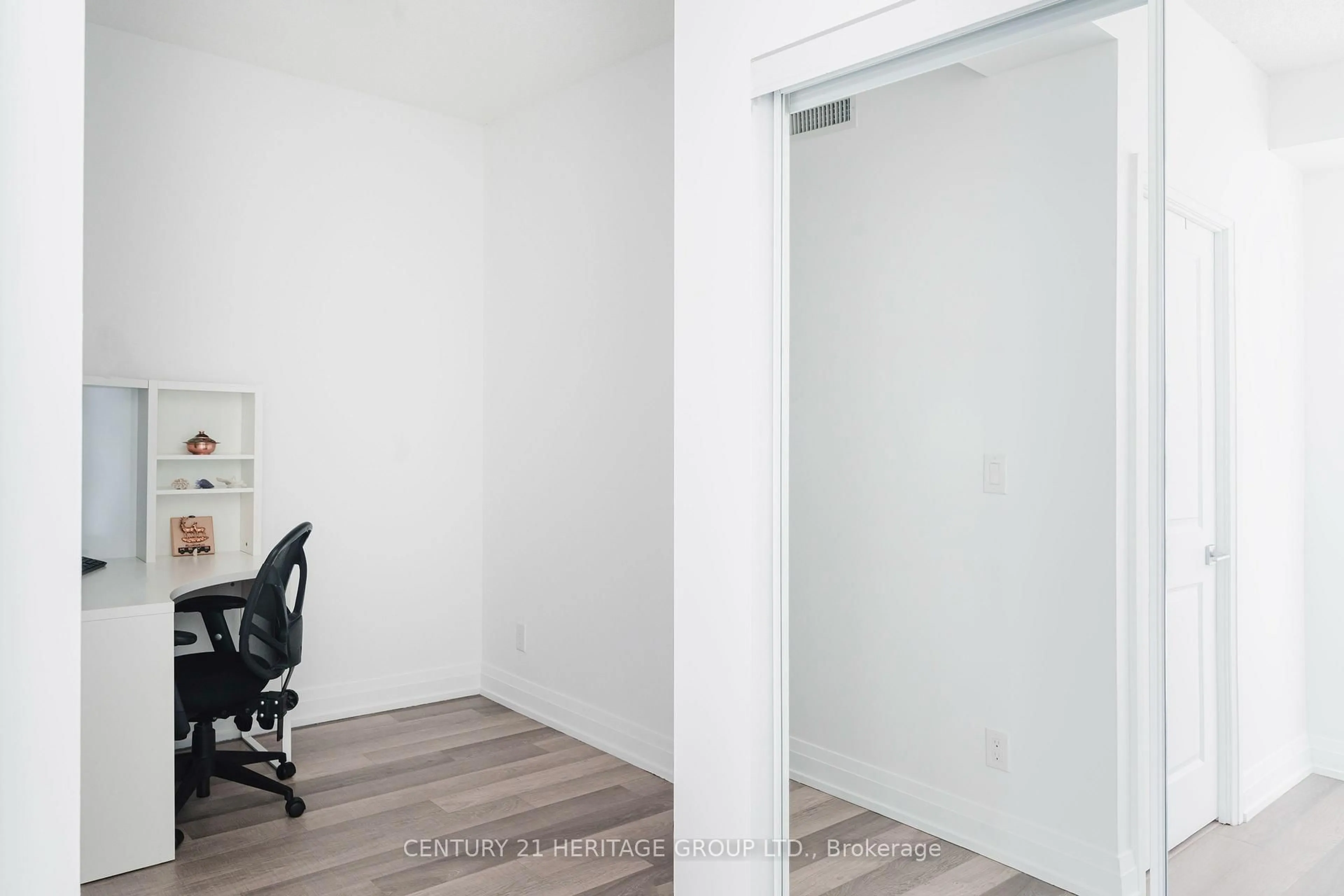A pic of a room for 7165 Yonge St #1615, Markham Ontario L3T 0C9