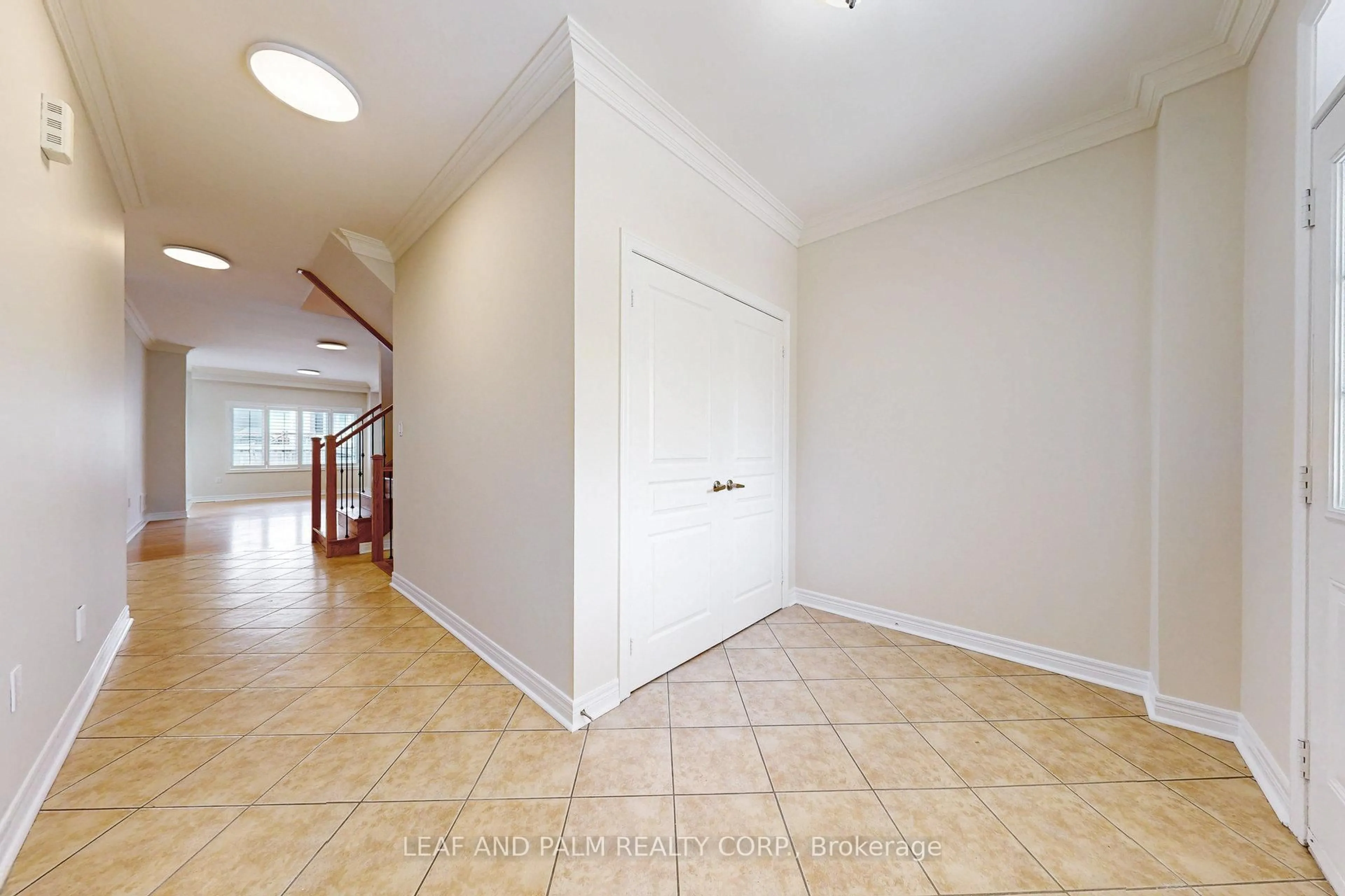 Indoor foyer for 150 Peak Point Blvd, Vaughan Ontario L6A 0C1