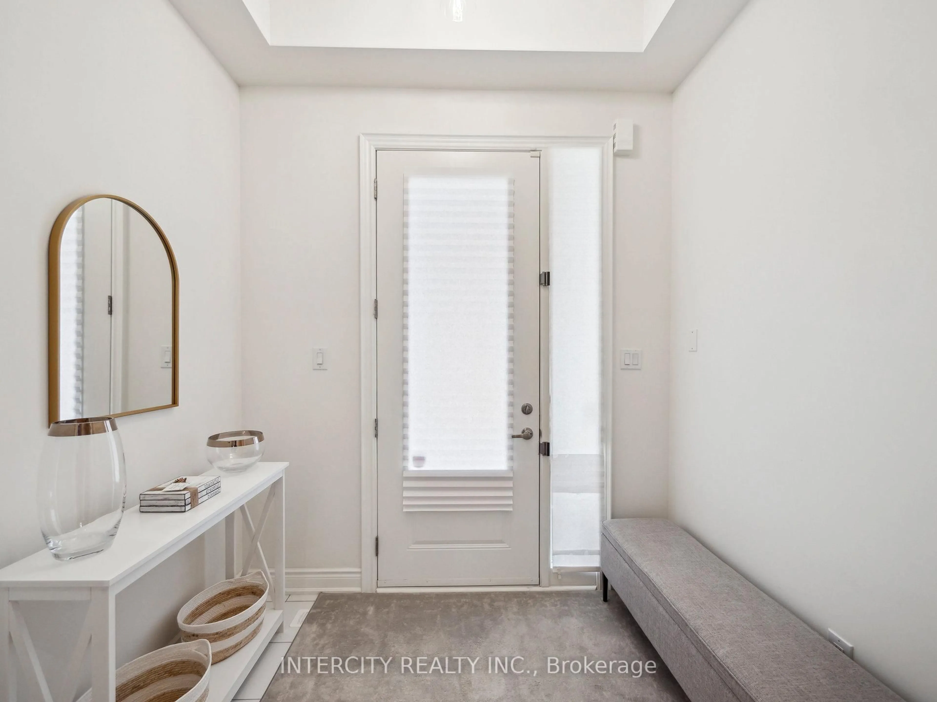 Indoor entryway for 9520 Weston Rd, Vaughan Ontario L4H 0P4