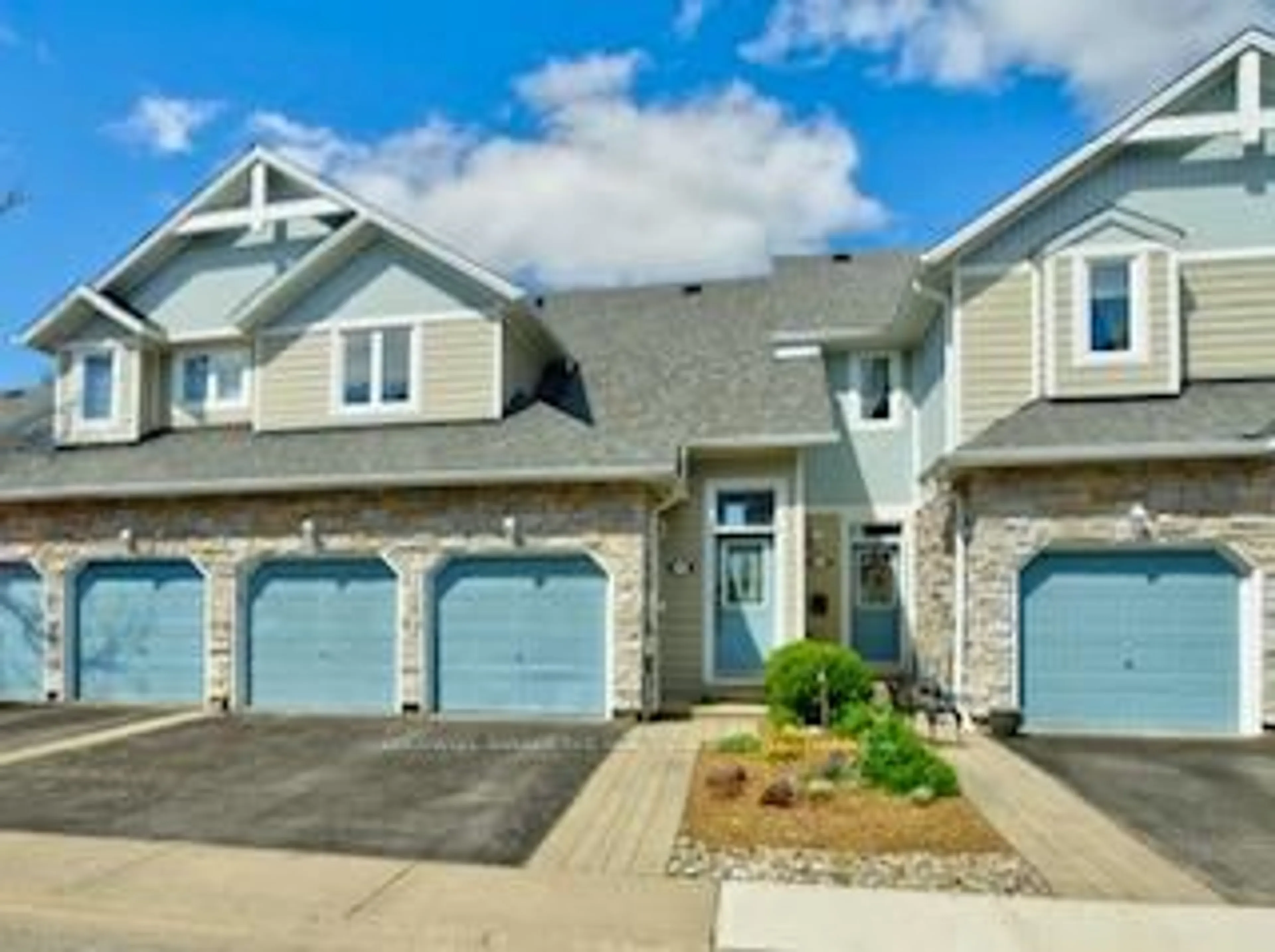Unknown for 991 On Bogart Circ #8, Newmarket Ontario L3Y 8T4