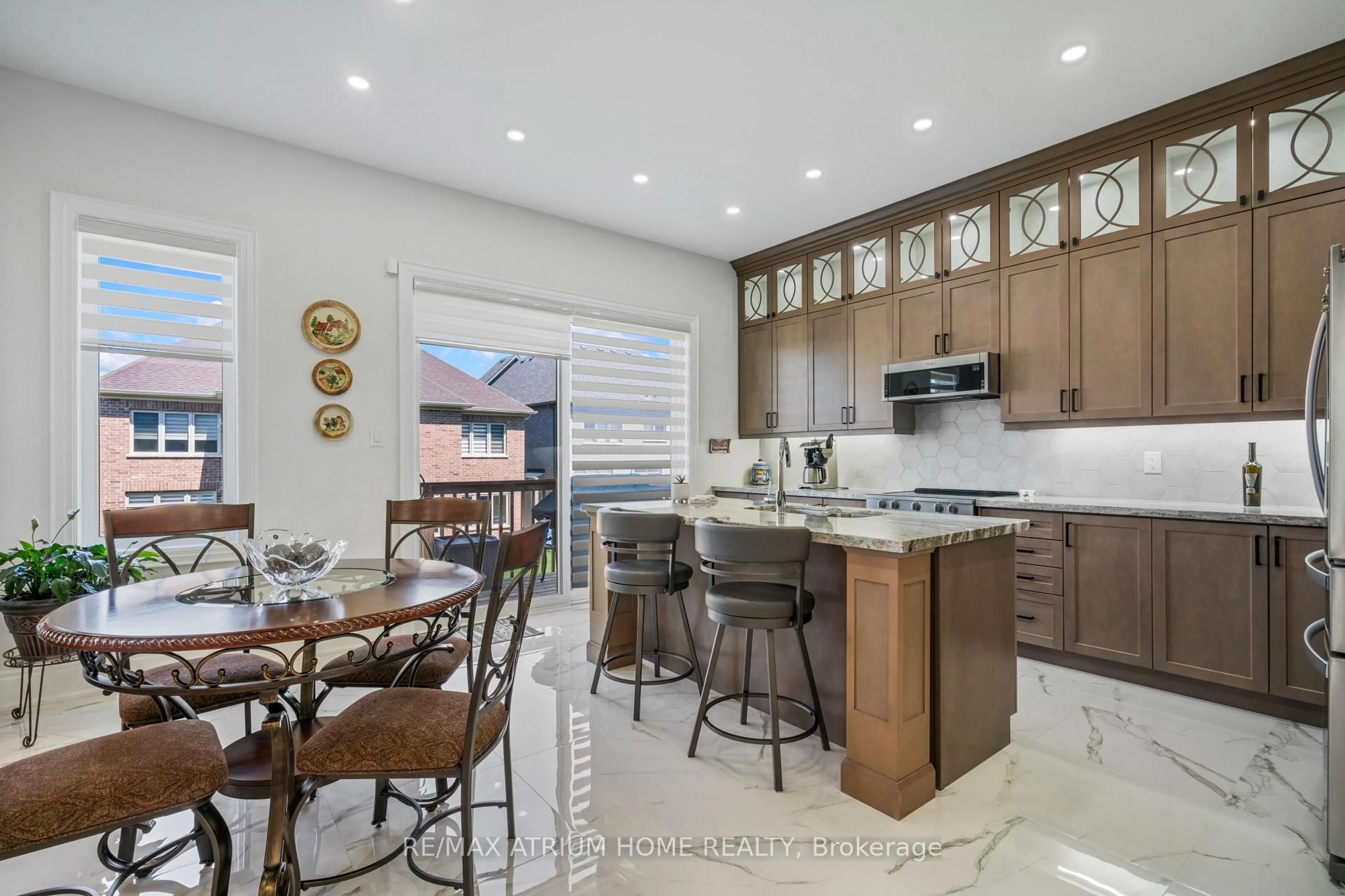 Open concept kitchen, ceramic/tile floor for 71 Silk Twist Dr, East Gwillimbury Ontario L9N 0W4