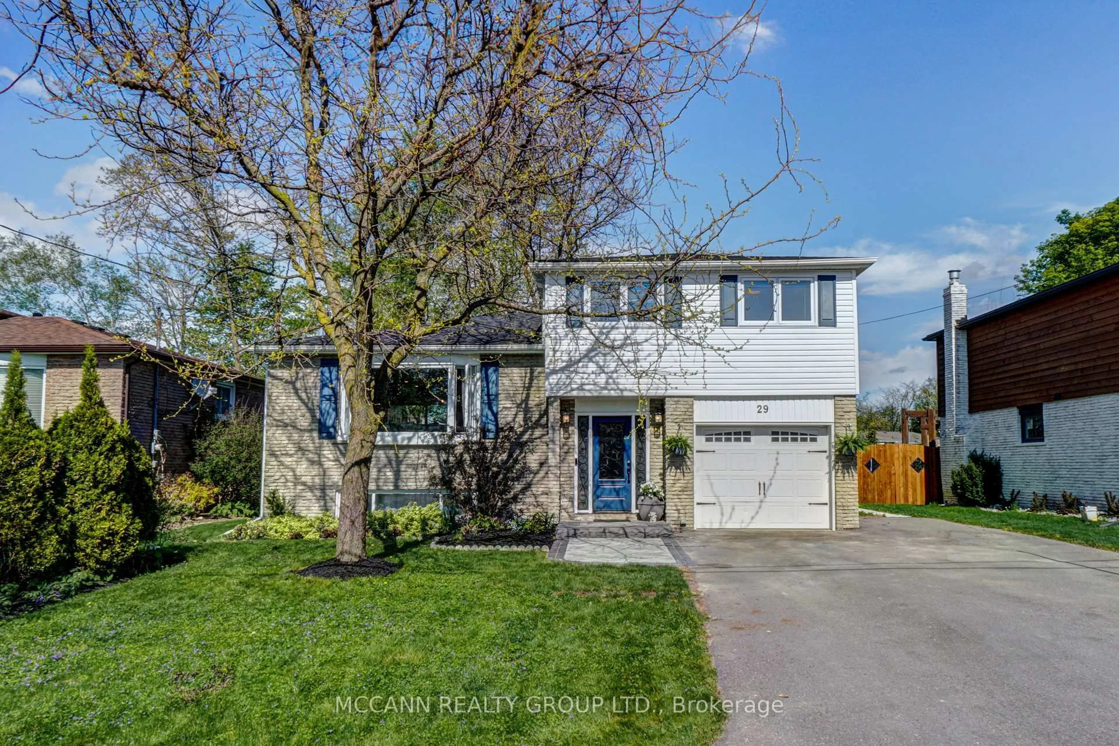 Home with vinyl exterior material, street for 29 Third Ave, Uxbridge Ontario L9P 1K2