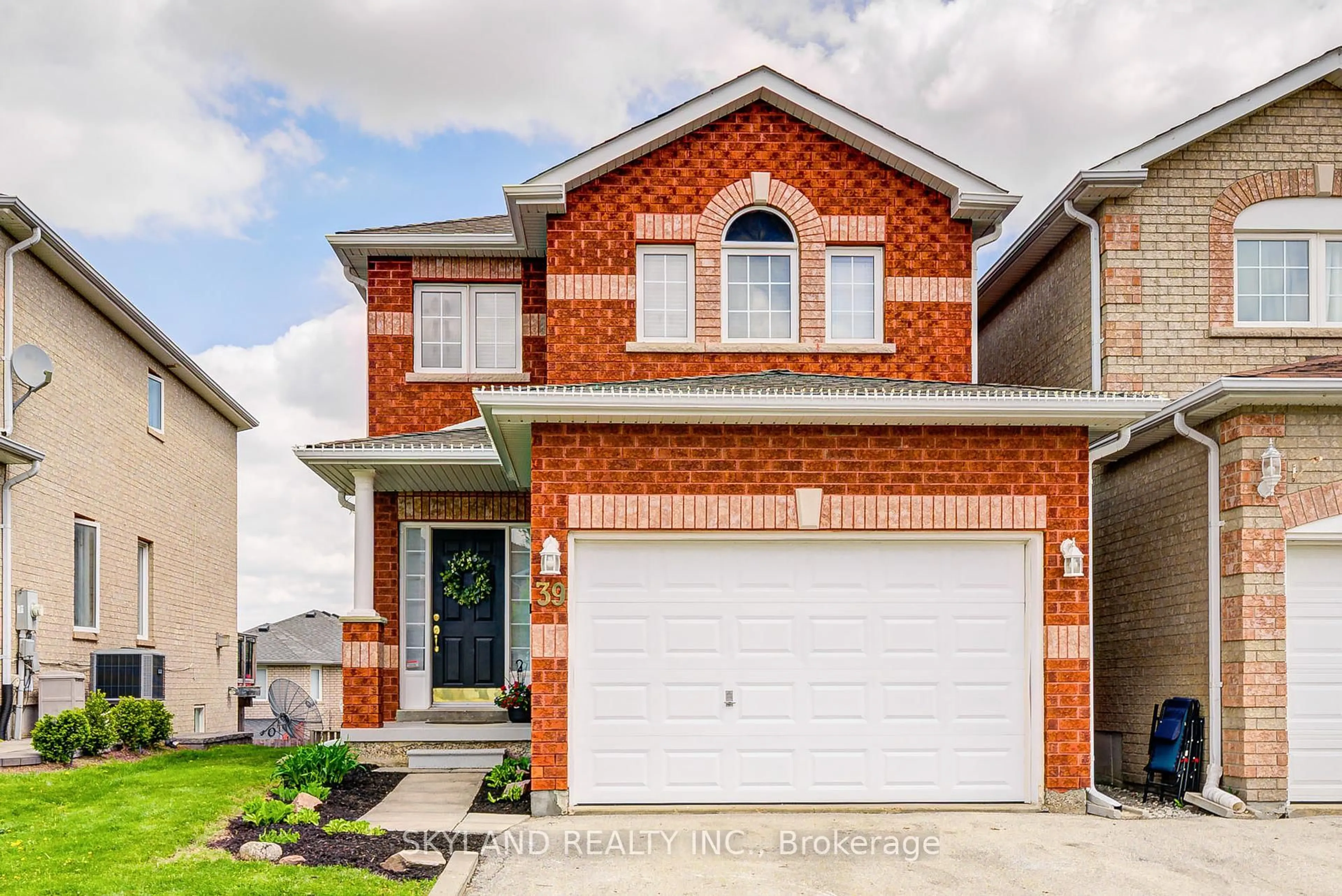 Home with brick exterior material, street for 39 Smith St, Bradford West Gwillimbury Ontario L3Z 3E1