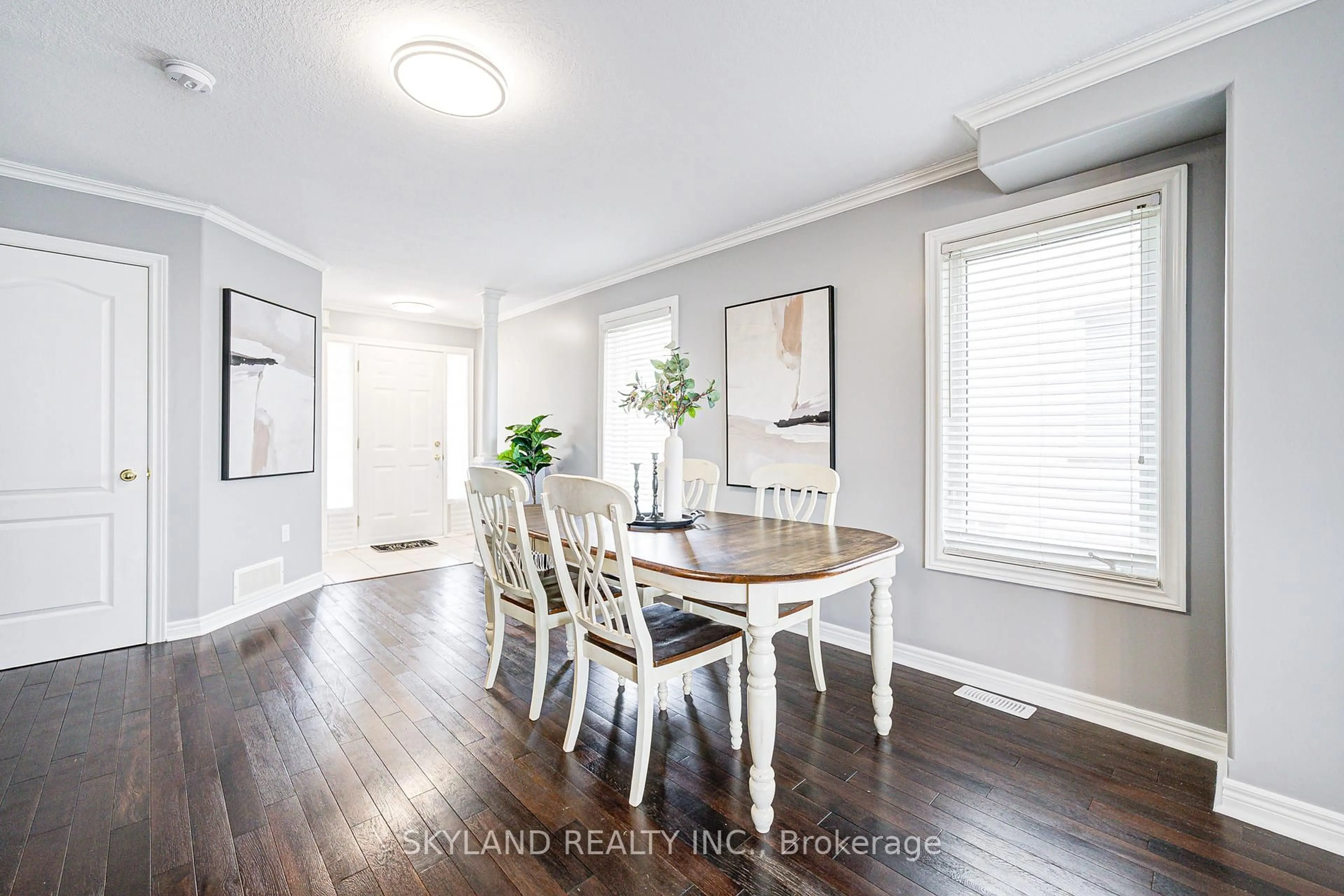 Dining room, wood/laminate floor for 39 Smith St, Bradford West Gwillimbury Ontario L3Z 3E1