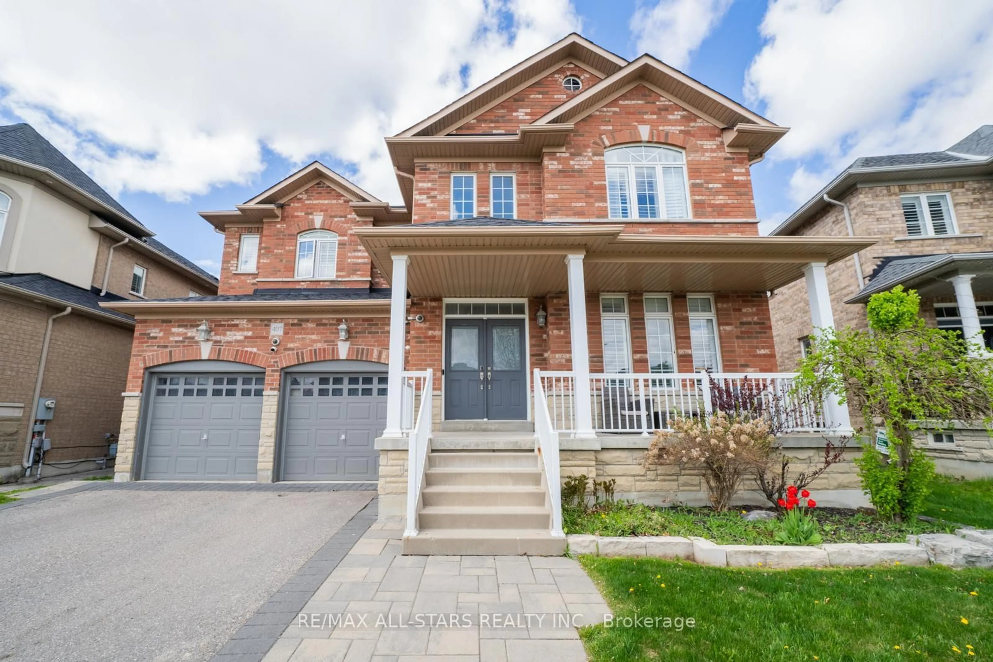 Home with brick exterior material, street for 407 Hoover Park Dr, Whitchurch-Stouffville Ontario L4A 1P4