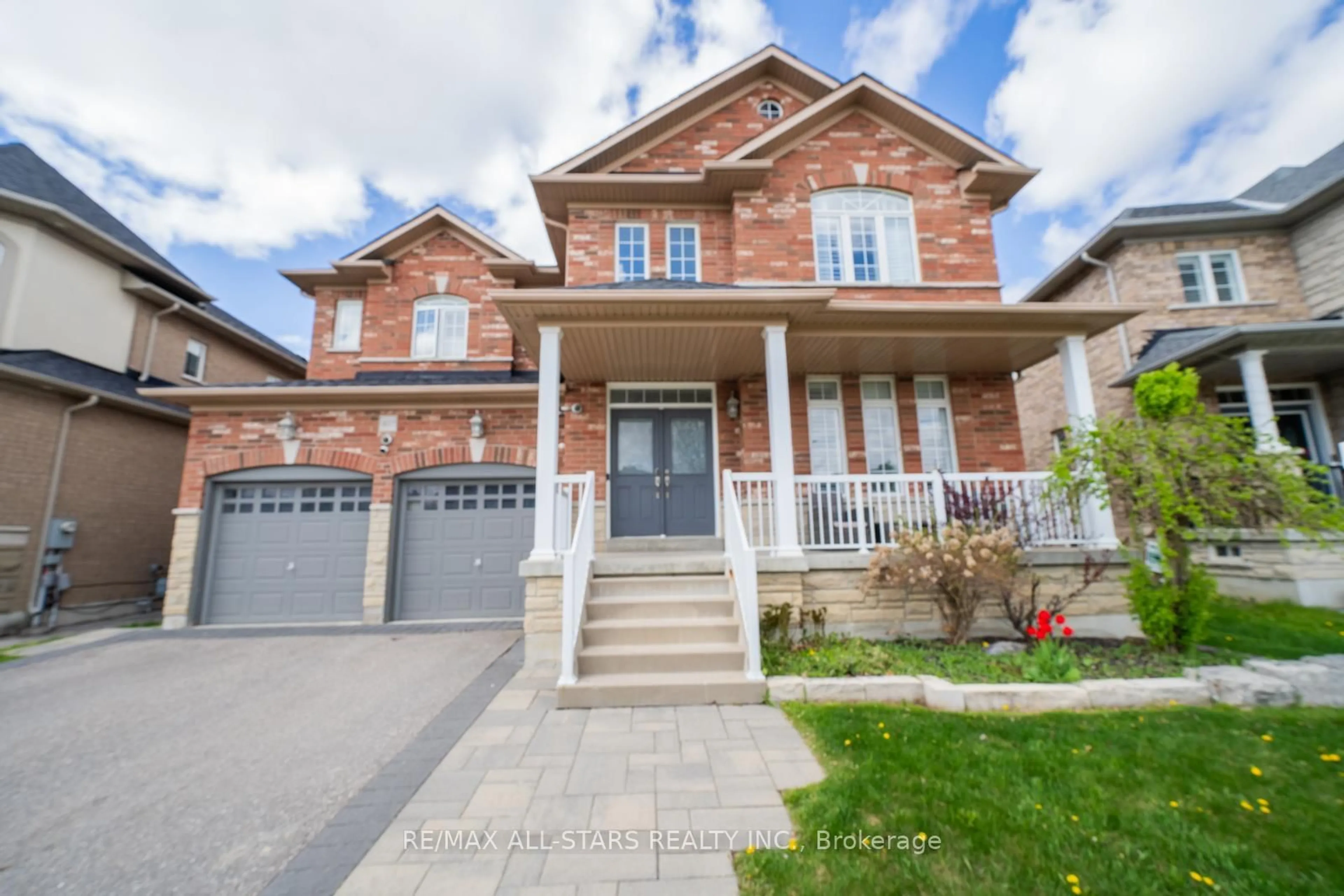 Home with brick exterior material, street for 407 Hoover Park Dr, Whitchurch-Stouffville Ontario L4A 1P4