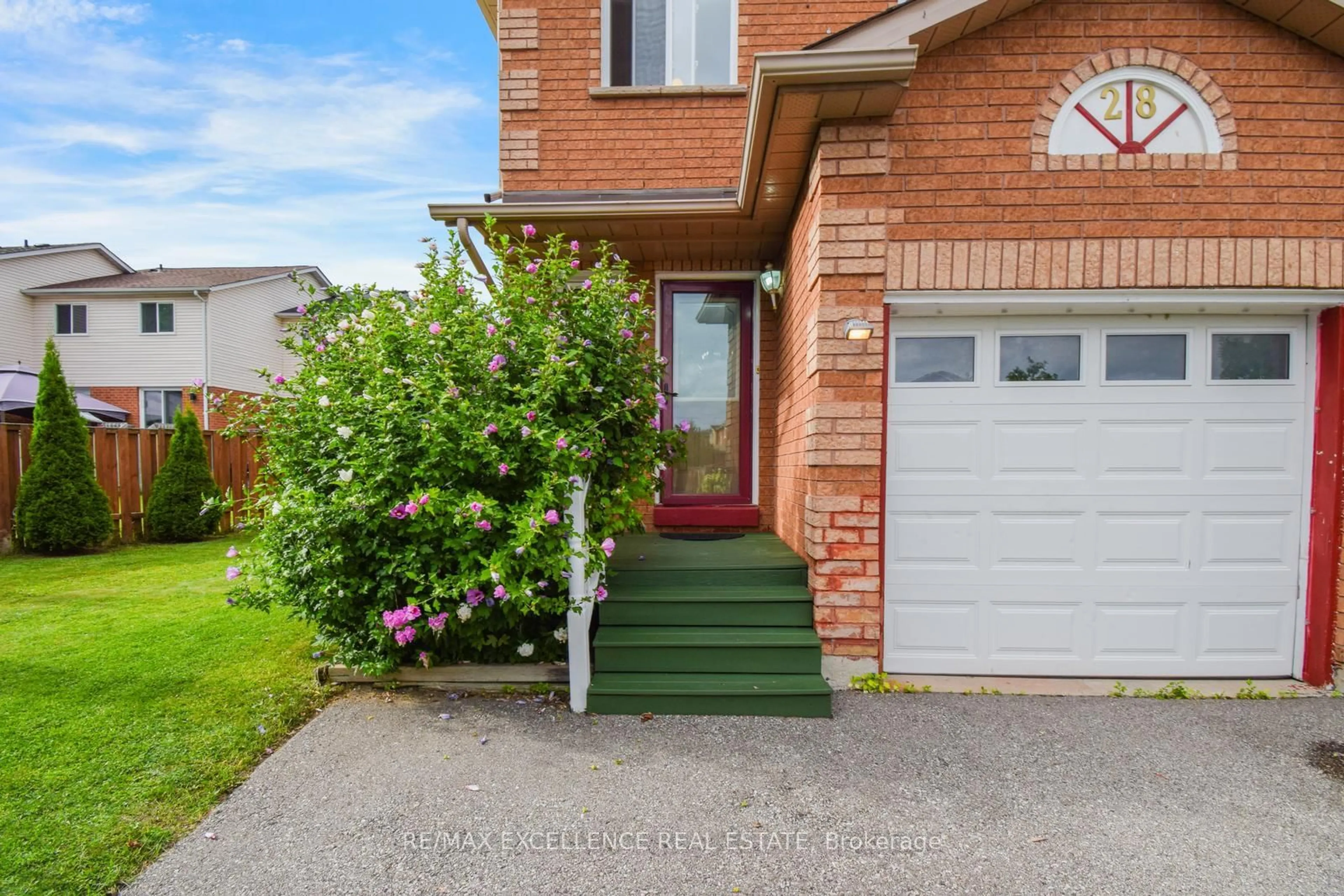 Home with brick exterior material, street for 28 McKnight Cres, New Tecumseth Ontario L0G 1W0