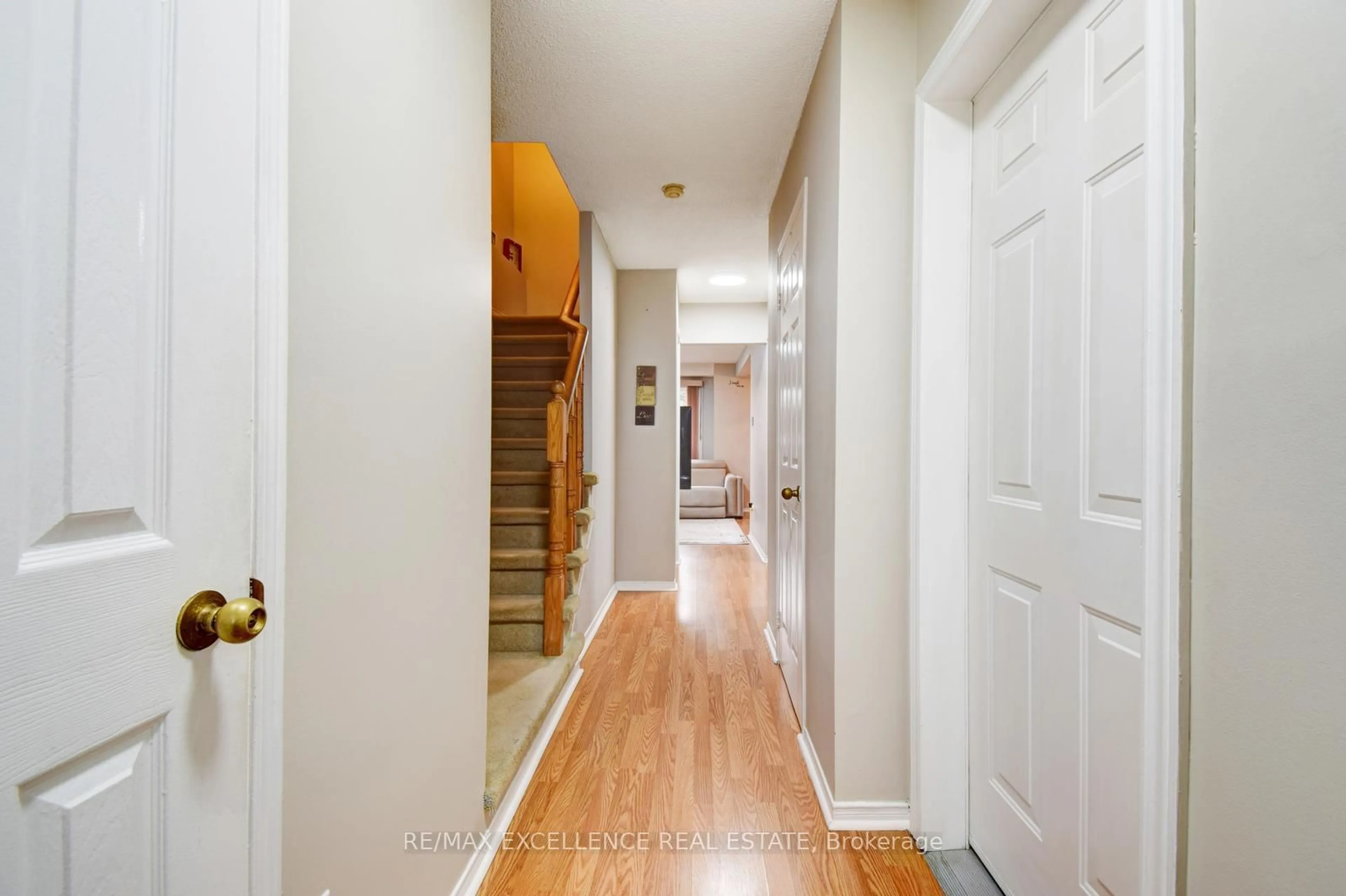 Indoor entryway for 28 McKnight Cres, New Tecumseth Ontario L0G 1W0