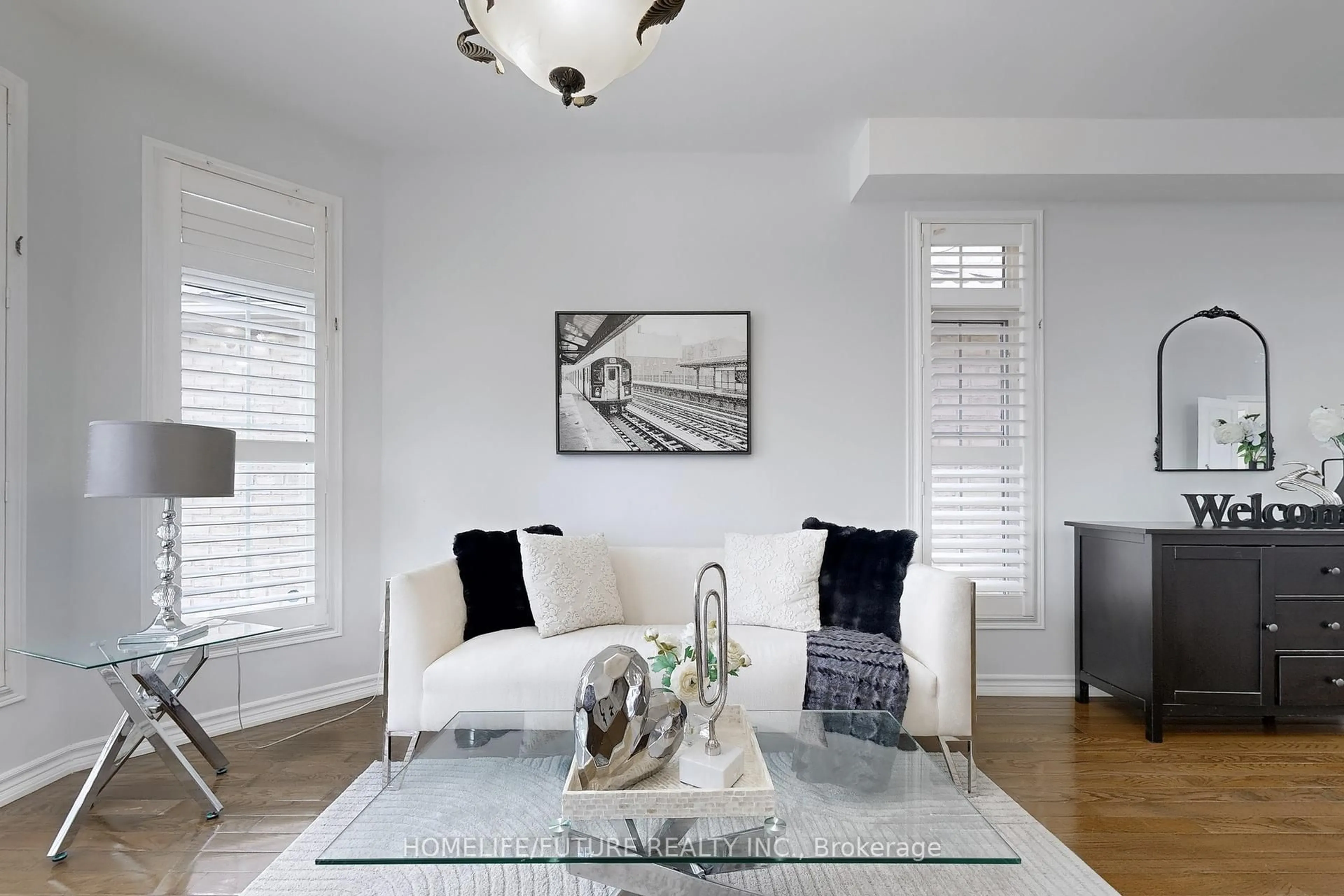 Living room with furniture, unknown for 29 Wilcliff Crt, Markham Ontario L6E 2E5