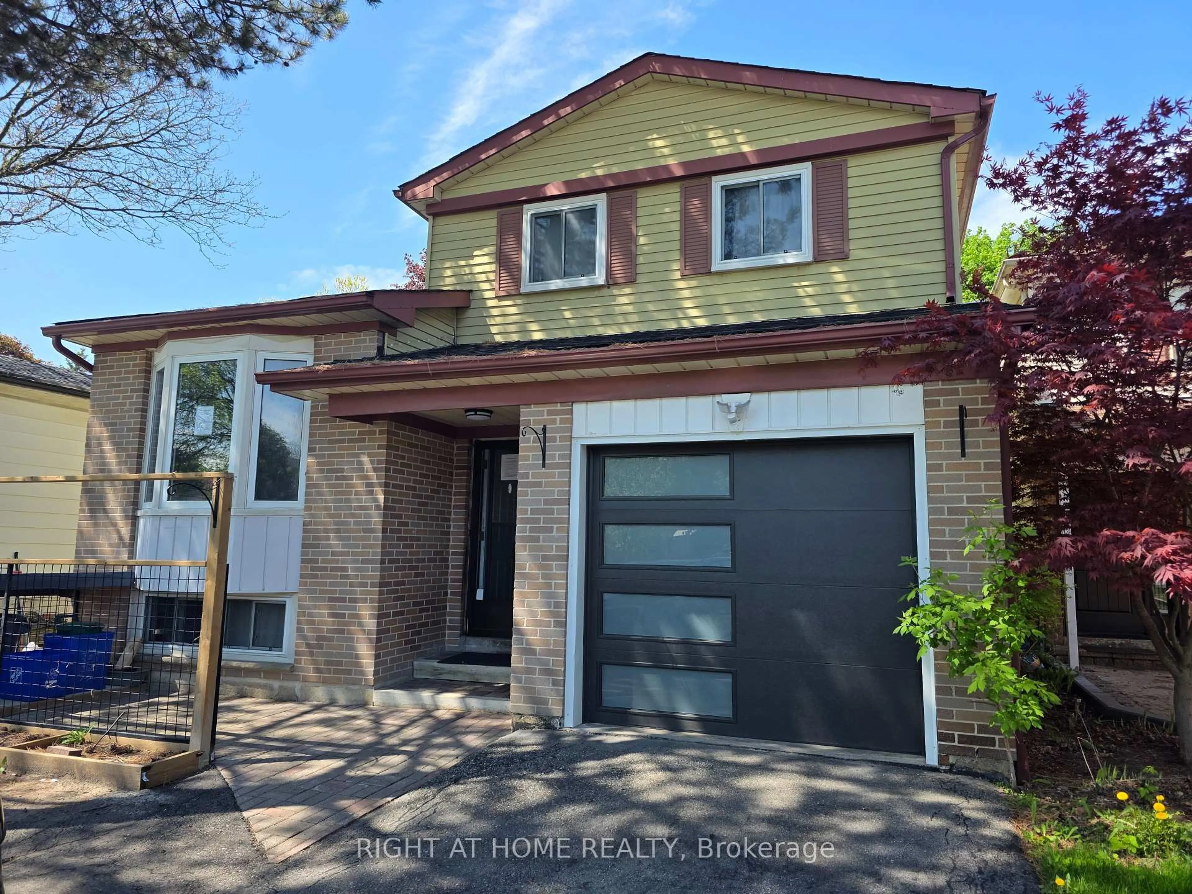 Home with brick exterior material, street for 164 Springhead Gdns, Richmond Hill Ontario L4C 5C6