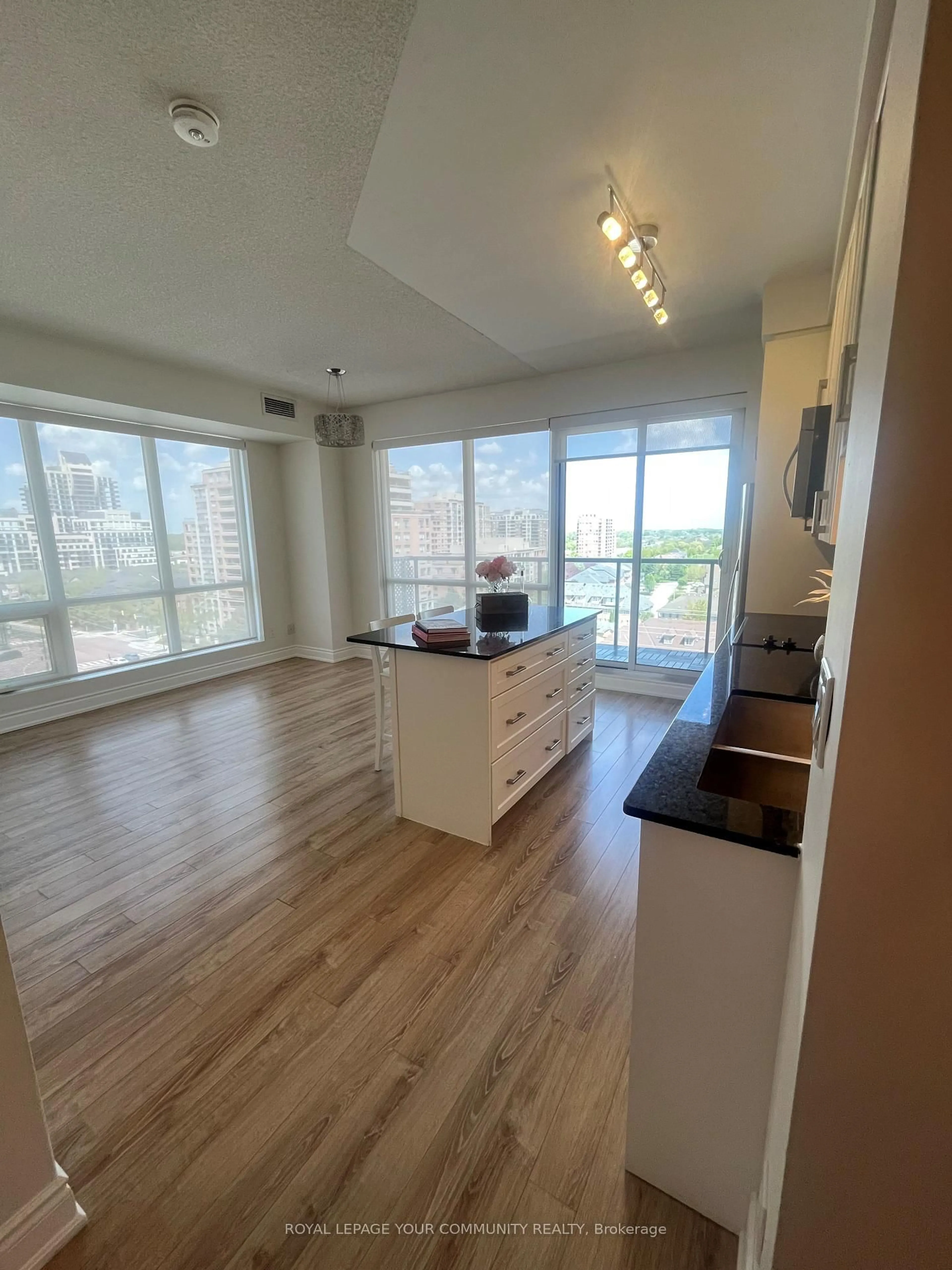 Open concept kitchen, wood/laminate floor for 9088 Yonge St #905A, Richmond Hill Ontario L4C 0Y6