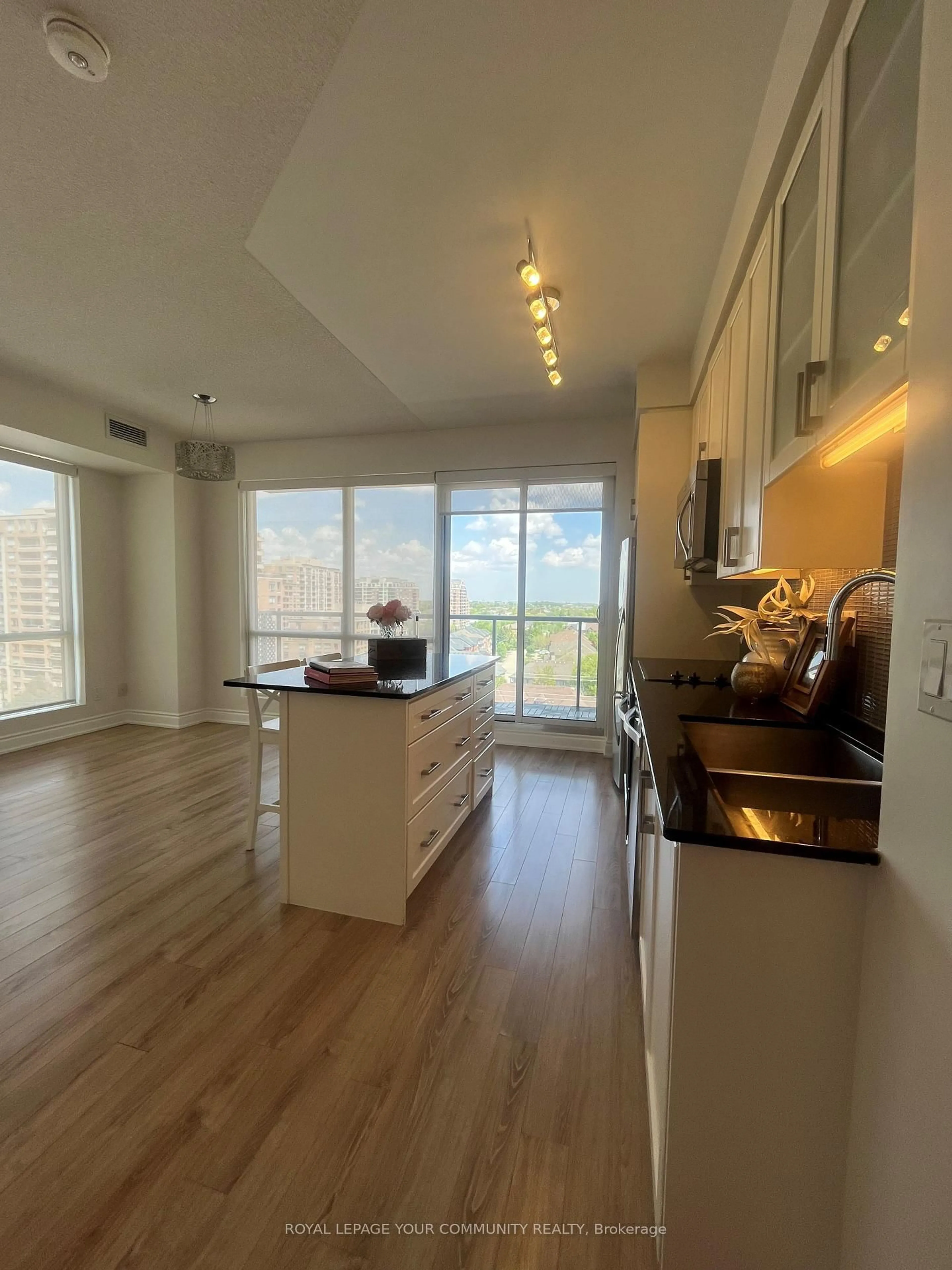 Open concept kitchen, wood/laminate floor for 9088 Yonge St #905A, Richmond Hill Ontario L4C 0Y6
