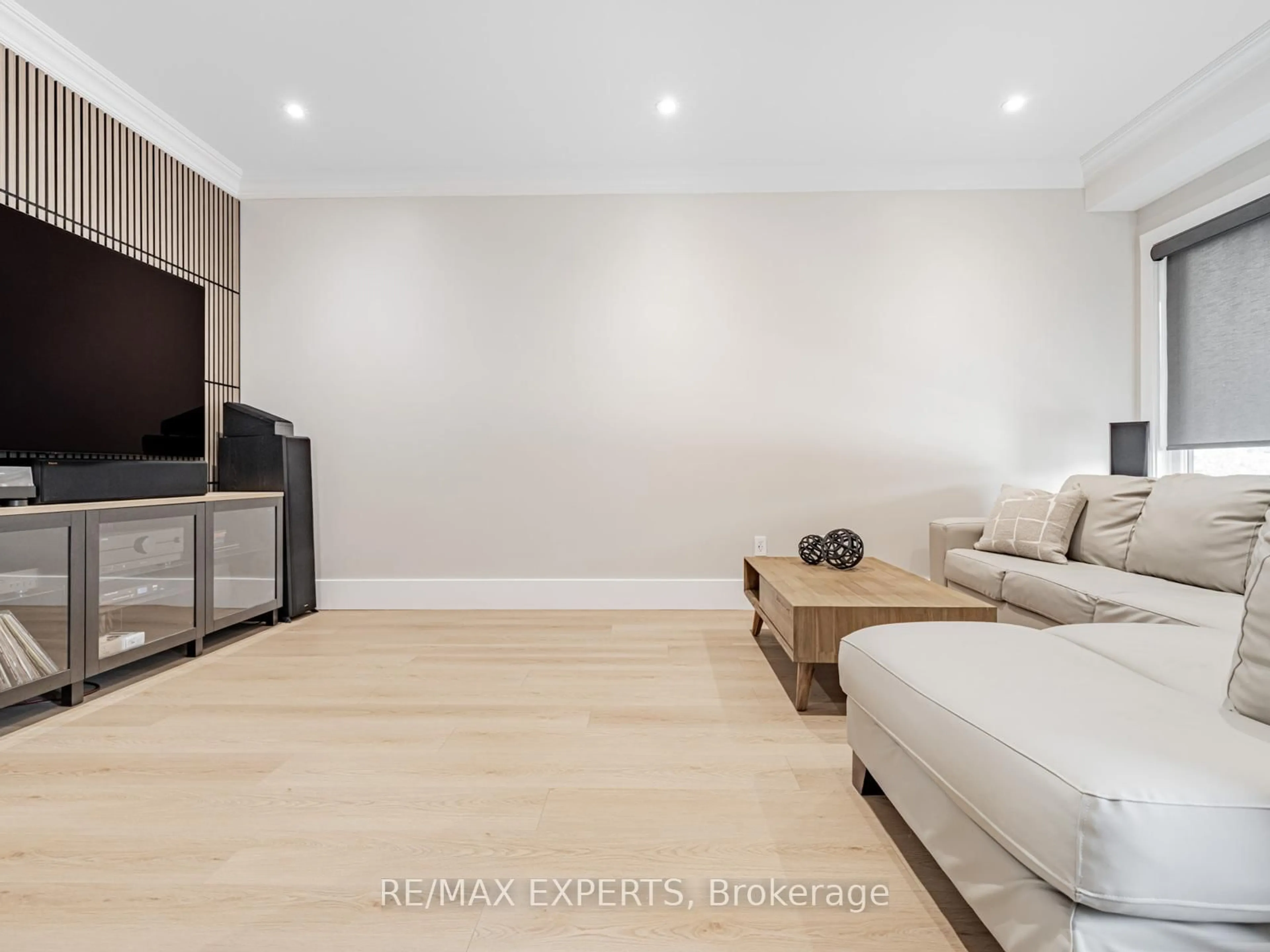 Unknown for 267 Sunset Rdge, Vaughan Ontario L4H 1Z7