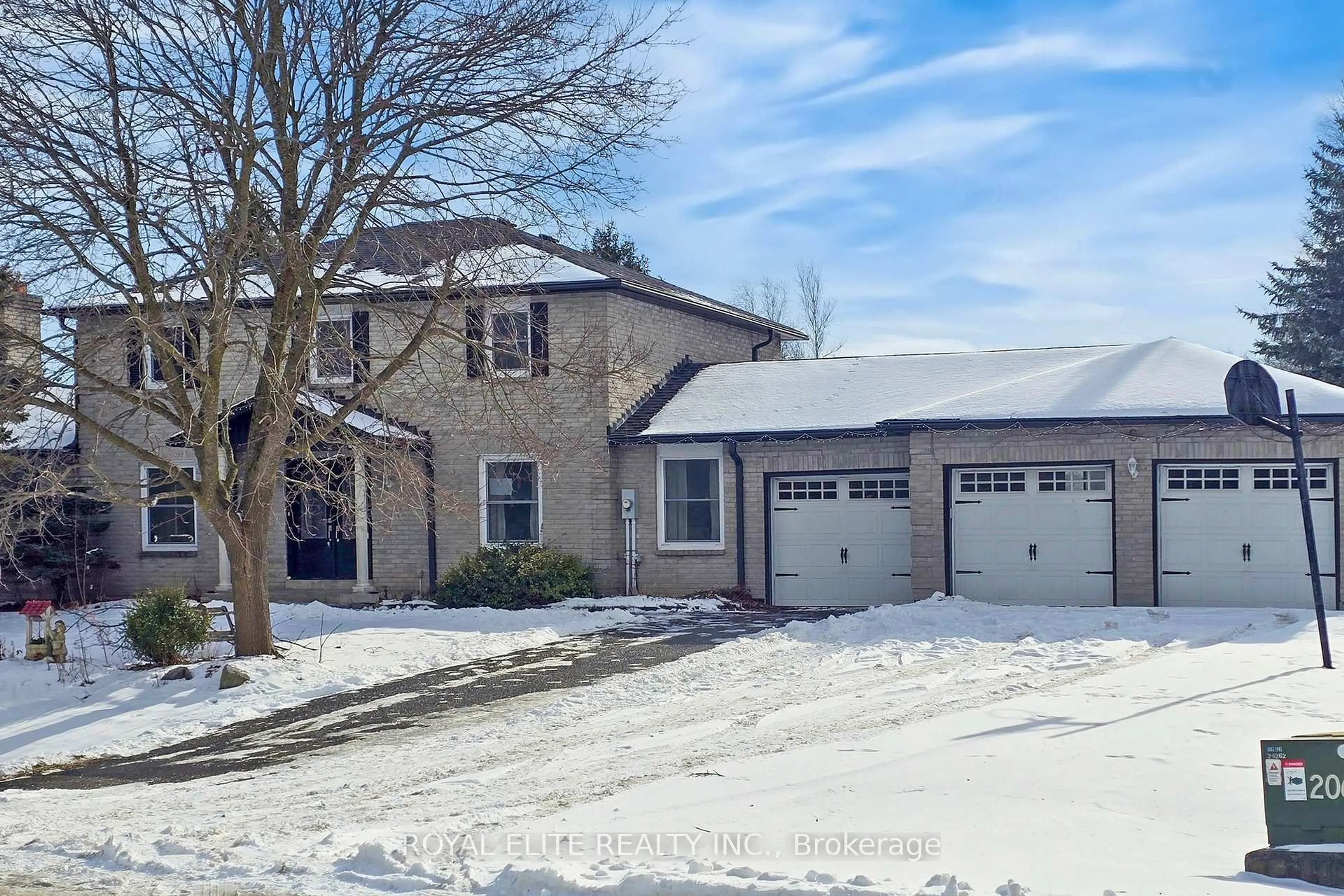 A pic from outside/outdoor area/front of a property/back of a property/a pic from drone, street for 6 Lady Diana Crt, Whitchurch-Stouffville Ontario L0H 1G0