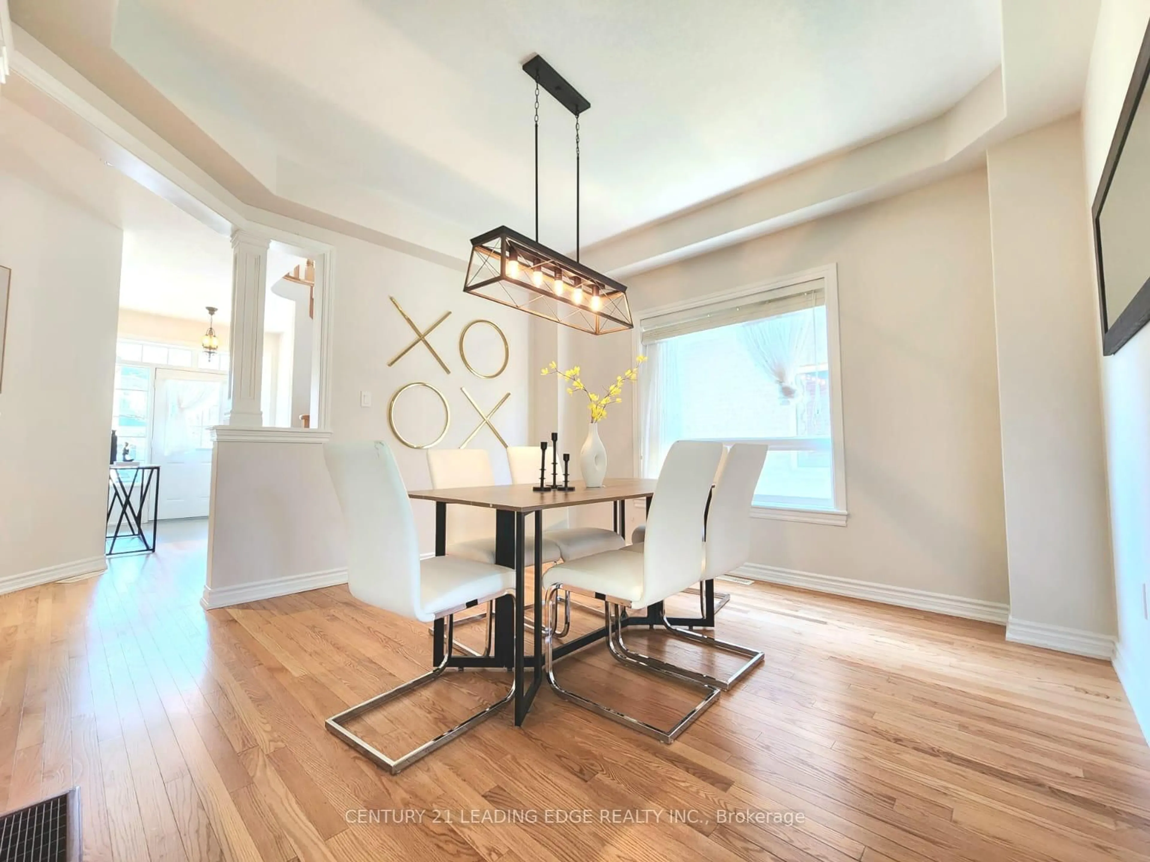 Dining room, wood/laminate floor for 79 Bramsey St, Georgina Ontario L0E 1R0