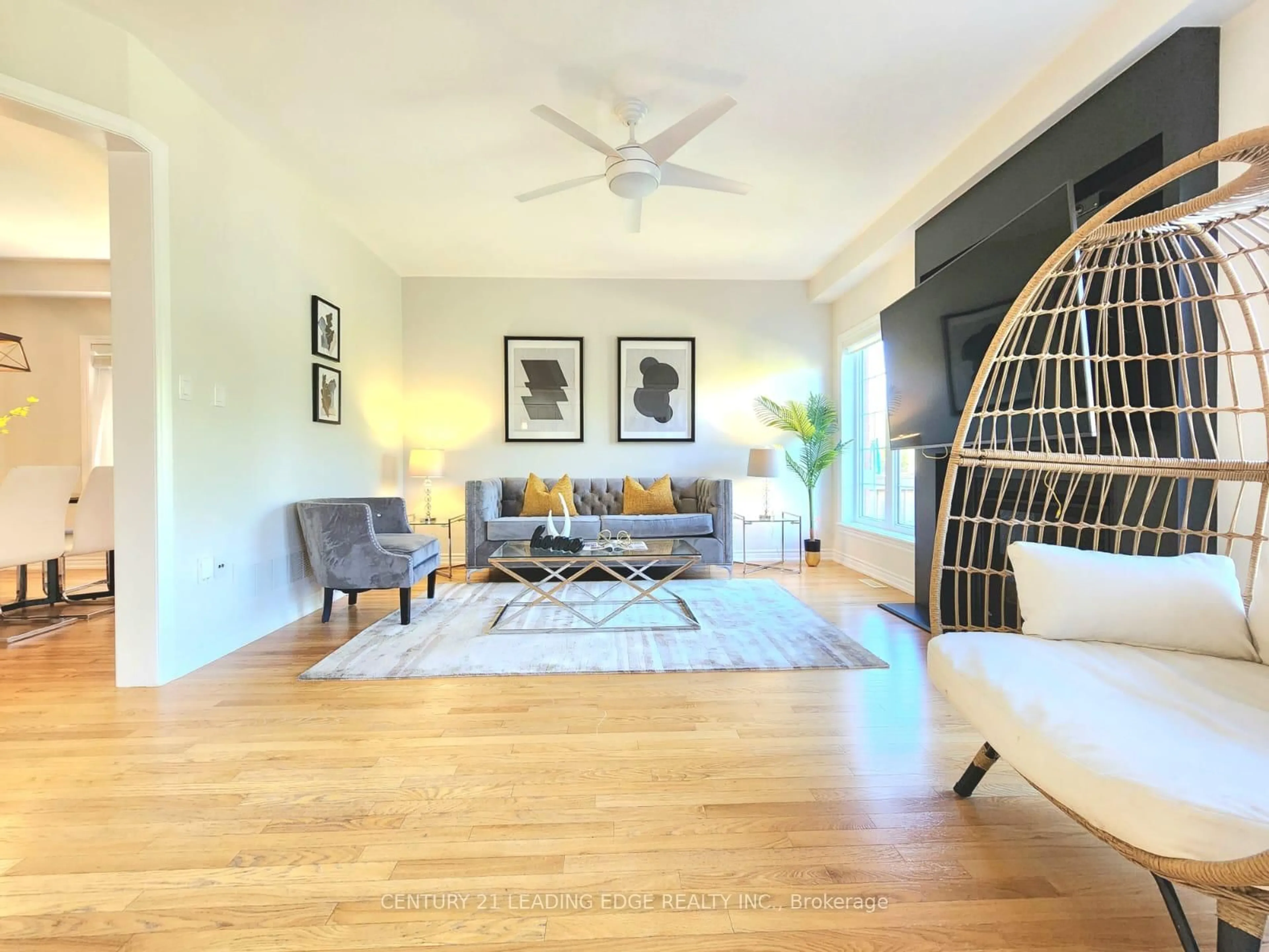 Living room with furniture, unknown for 79 Bramsey St, Georgina Ontario L0E 1R0