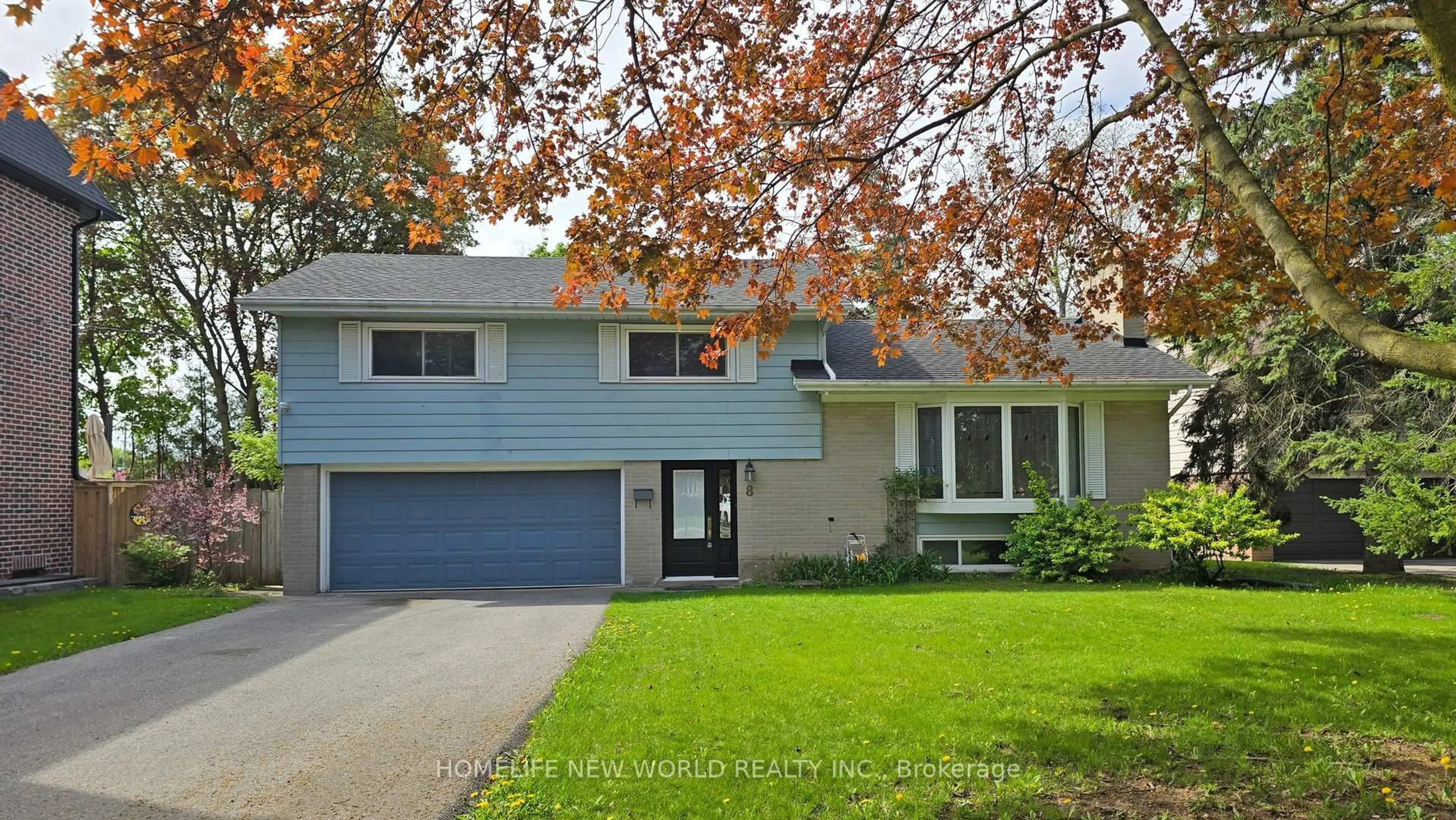 Home with vinyl exterior material, street for 8 Honeybourne Cres, Markham Ontario L3P 1P3