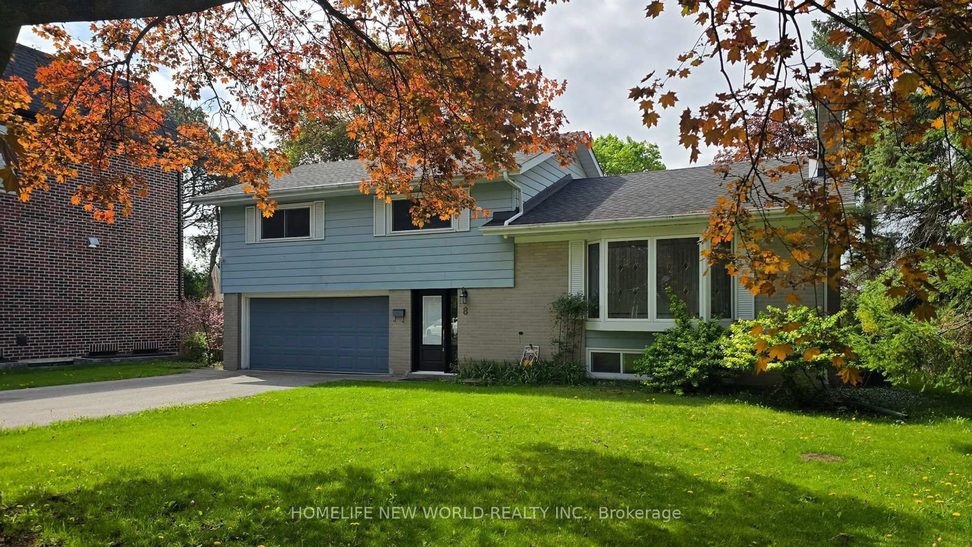 Home with vinyl exterior material, street for 8 Honeybourne Cres, Markham Ontario L3P 1P3