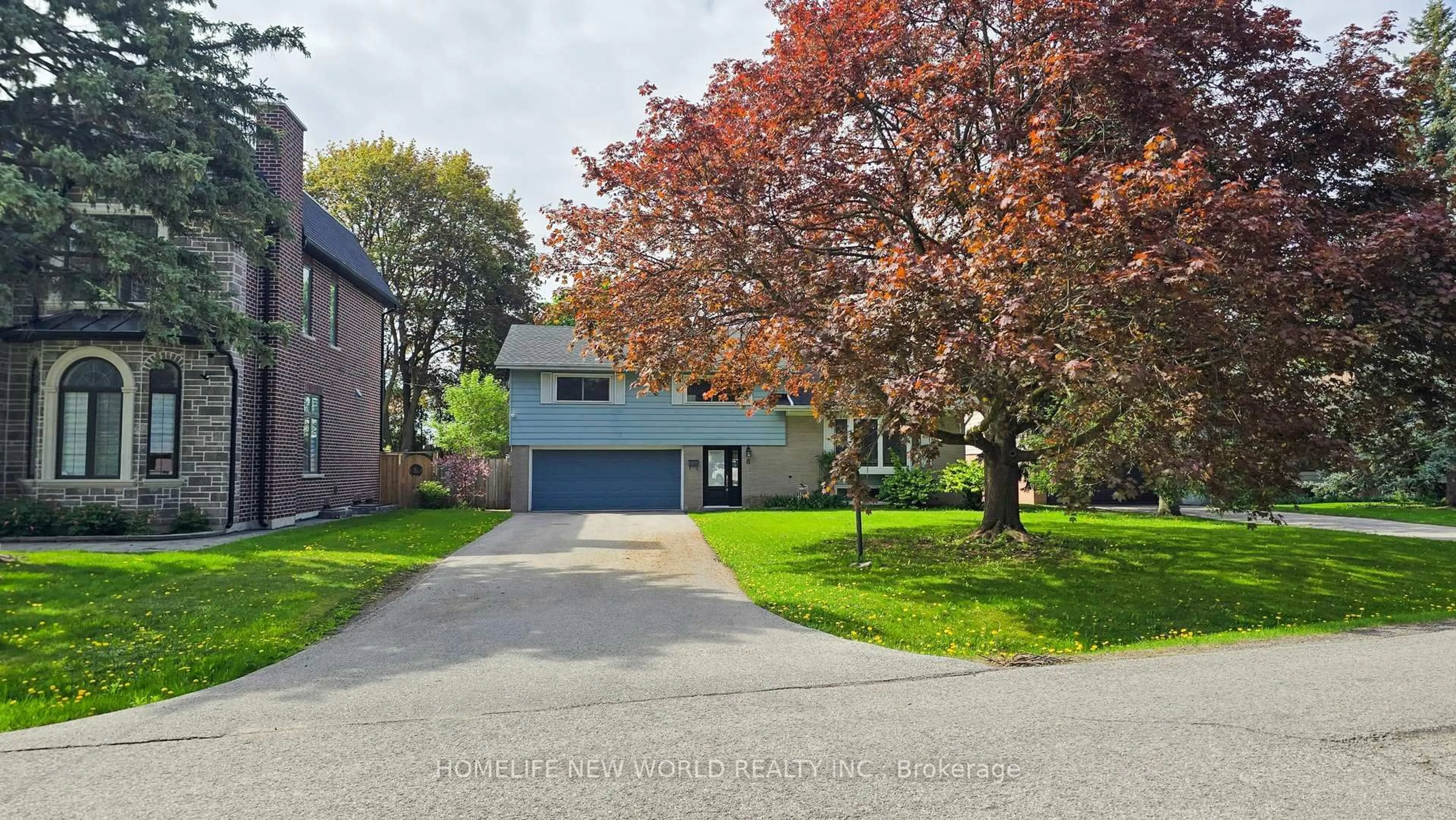 A pic from outside/outdoor area/front of a property/back of a property/a pic from drone, street for 8 Honeybourne Cres, Markham Ontario L3P 1P3