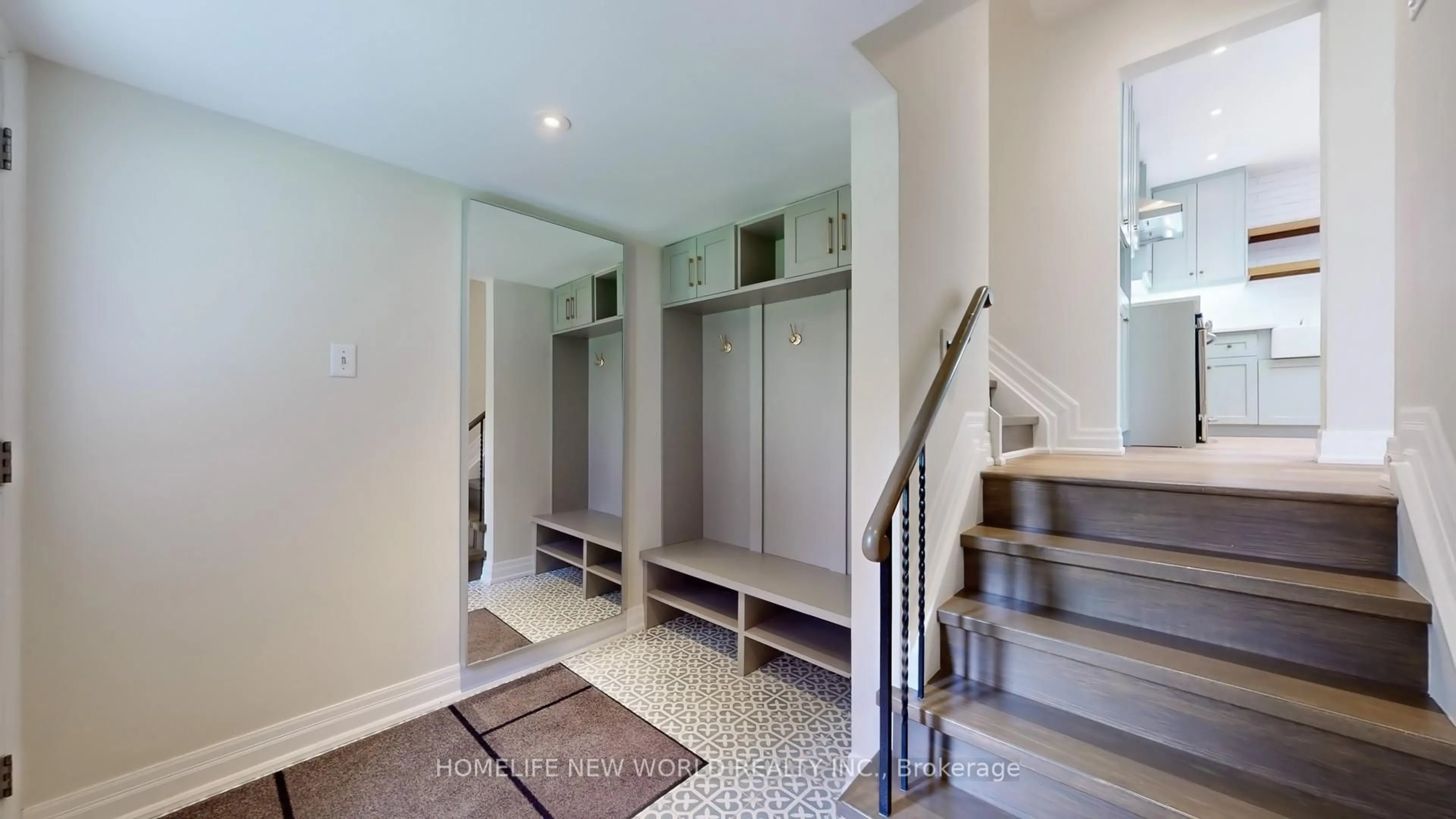 Indoor entryway for 8 Honeybourne Cres, Markham Ontario L3P 1P3