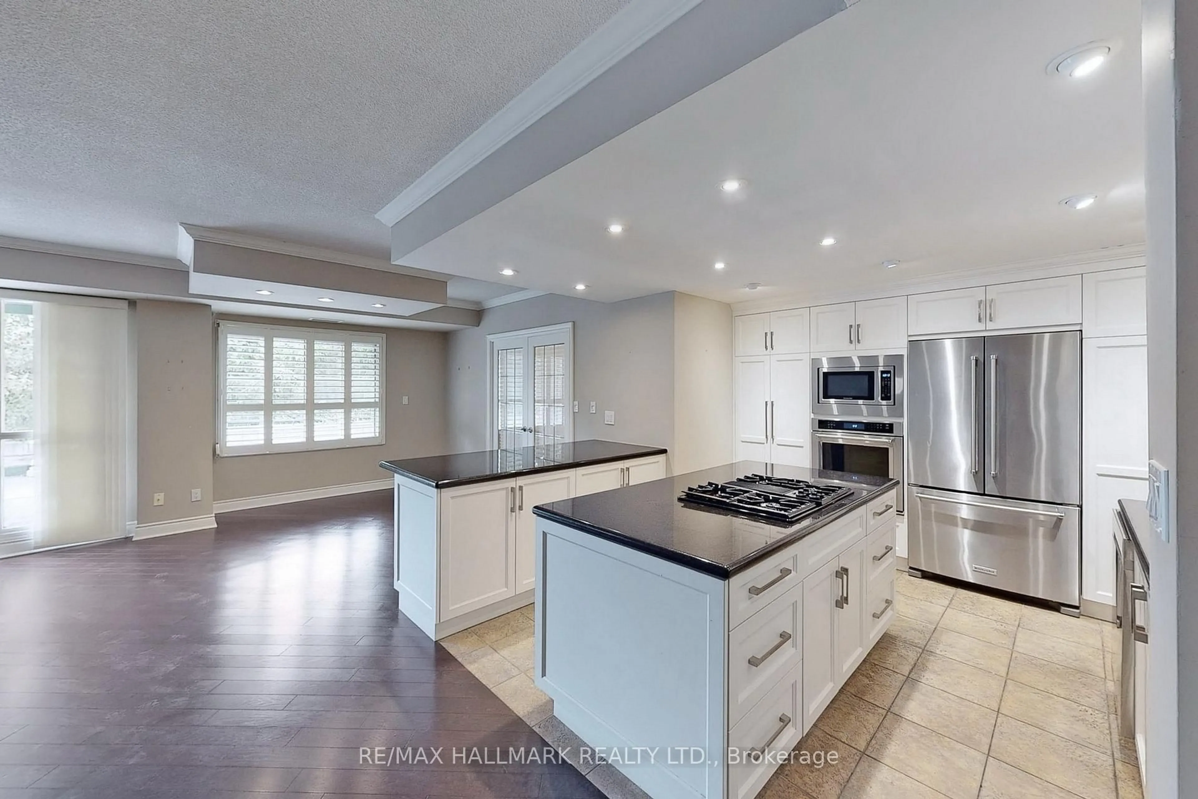 Open concept kitchen, ceramic/tile floor for 121 Woodbridge Ave #122, Vaughan Ontario L4L 9E3