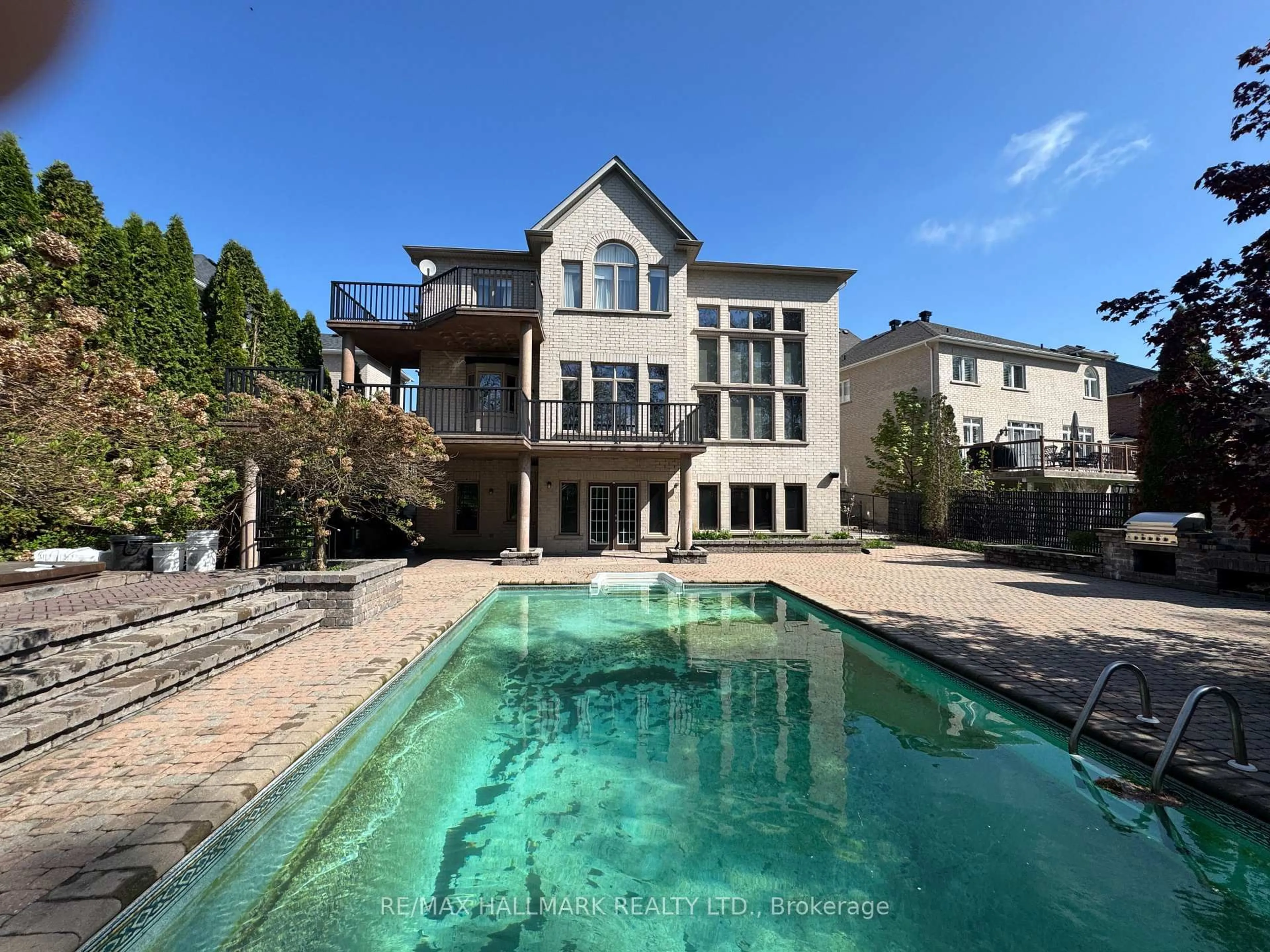 Pool for 383 Paradelle Dr, Richmond Hill Ontario L4E 4R8