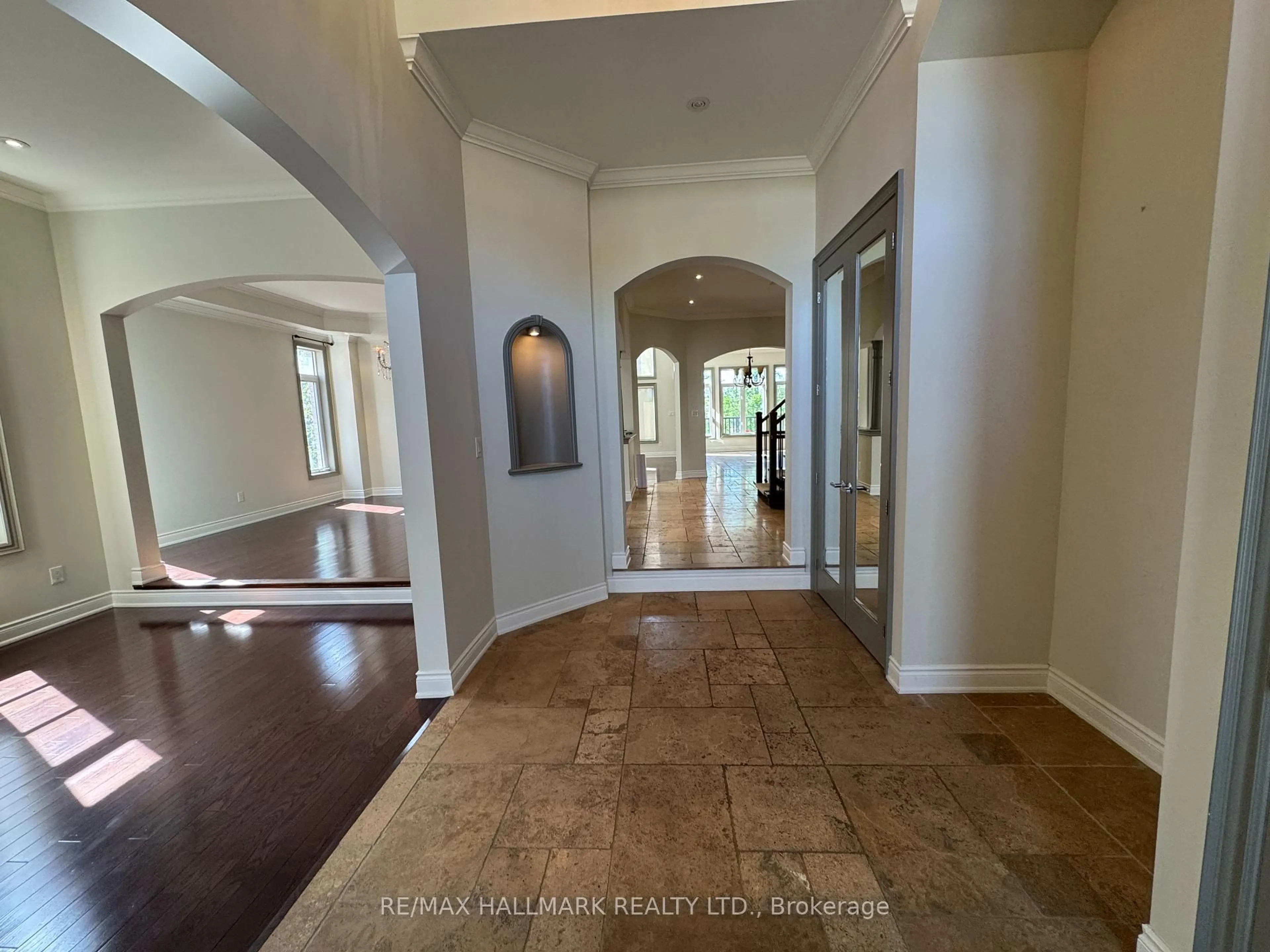 Indoor entryway for 383 Paradelle Dr, Richmond Hill Ontario L4E 4R8