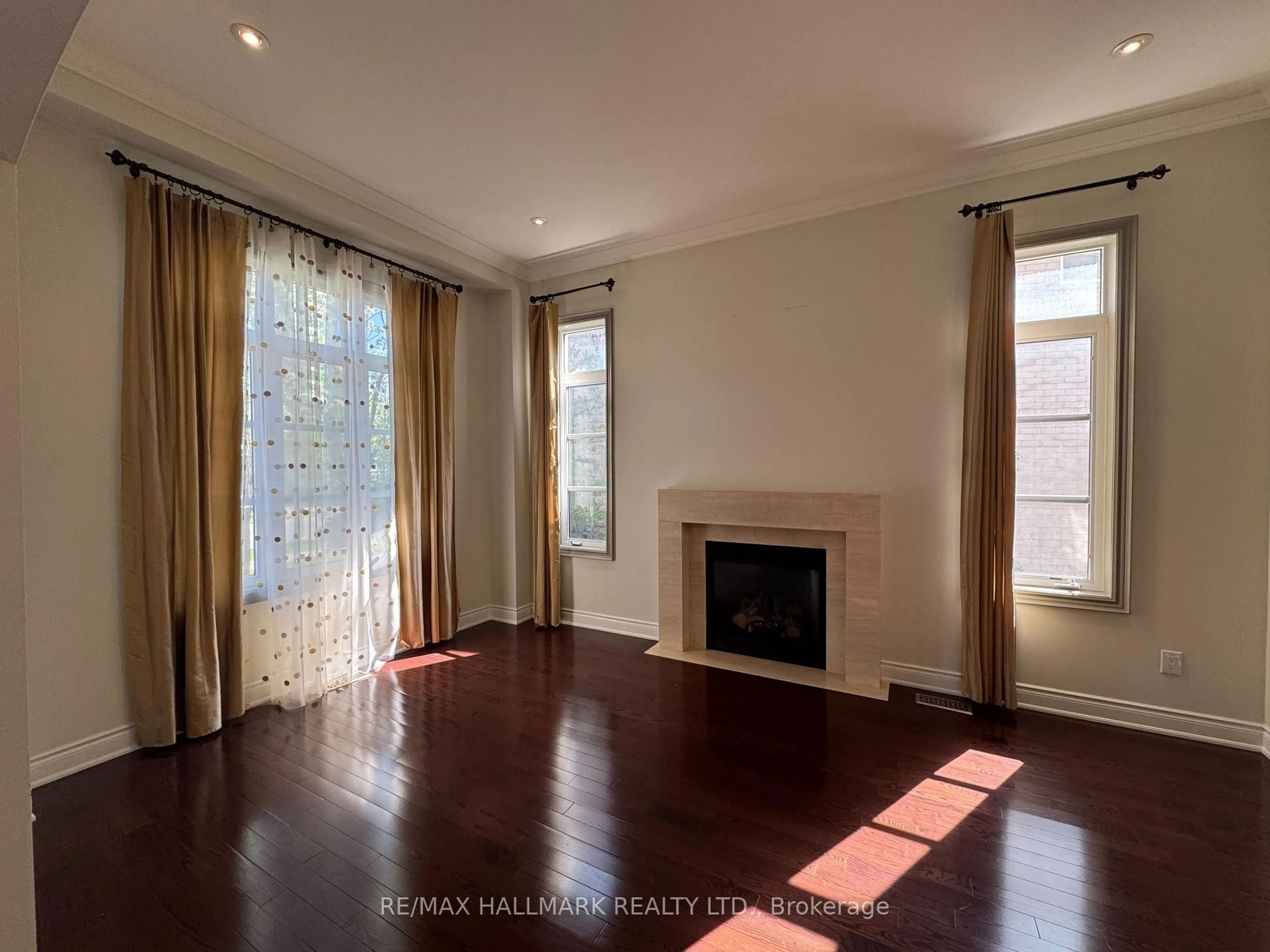 A pic of a room for 383 Paradelle Dr, Richmond Hill Ontario L4E 4R8
