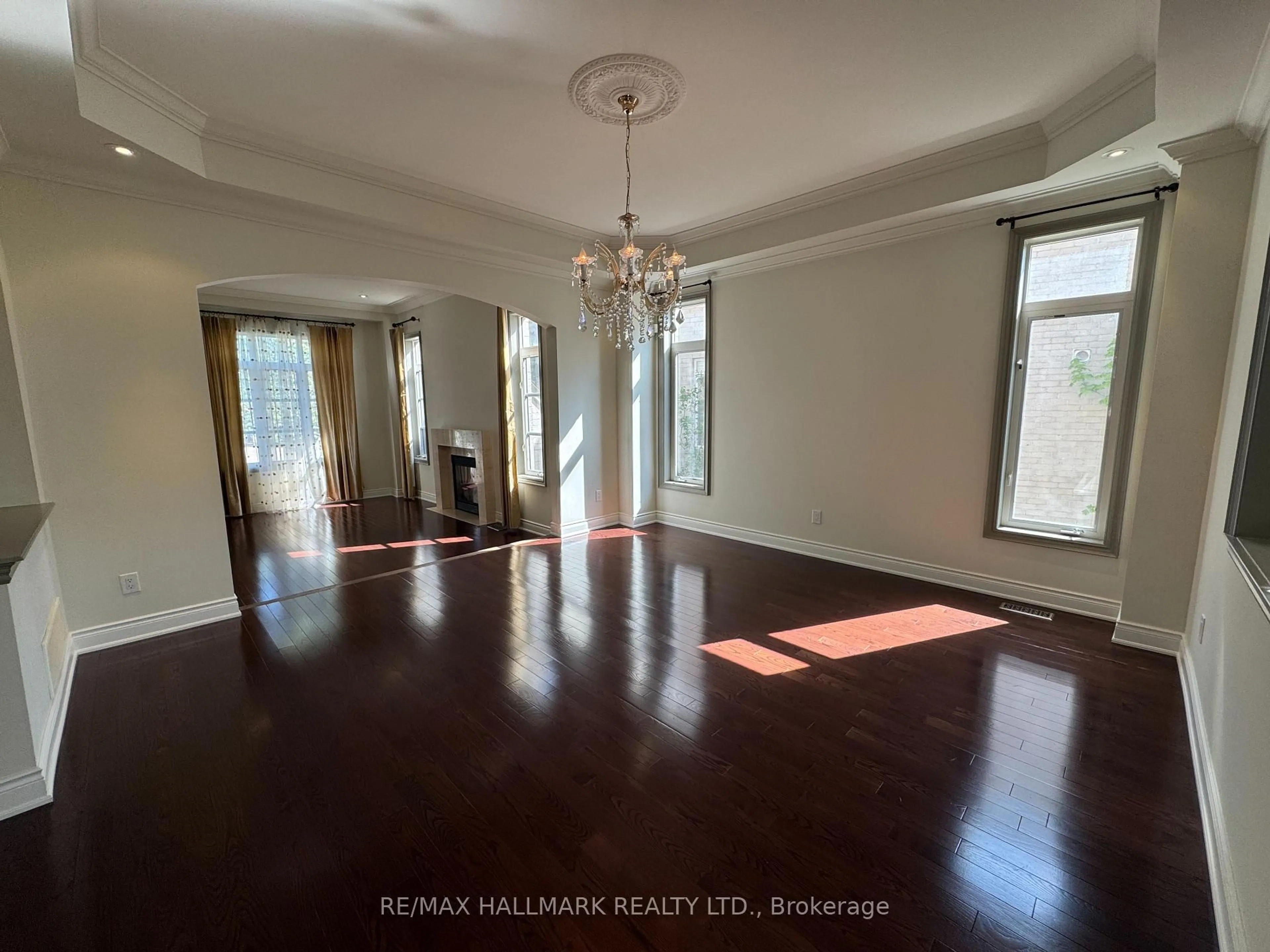 A pic of a room for 383 Paradelle Dr, Richmond Hill Ontario L4E 4R8