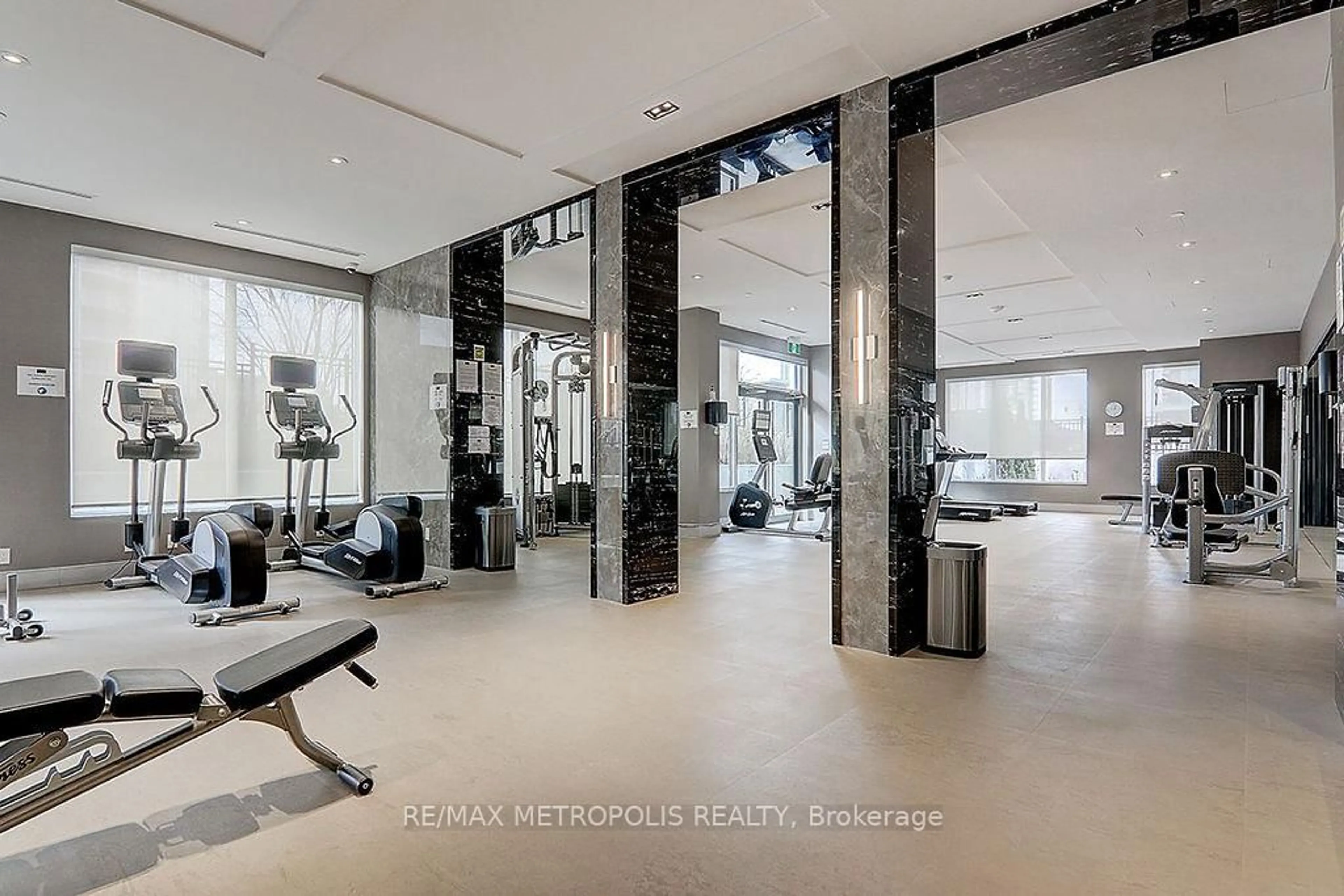 Indoor foyer for 396 Highway 7 N/A #810, Richmond Hill Ontario L4B 0G7